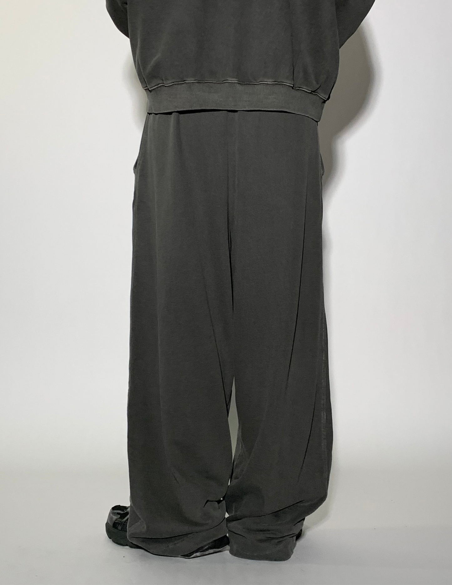 BASIC SWEATPANTS