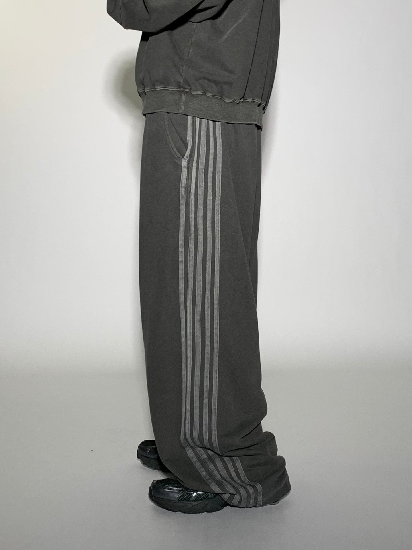 5 LINE SWEATPANTS