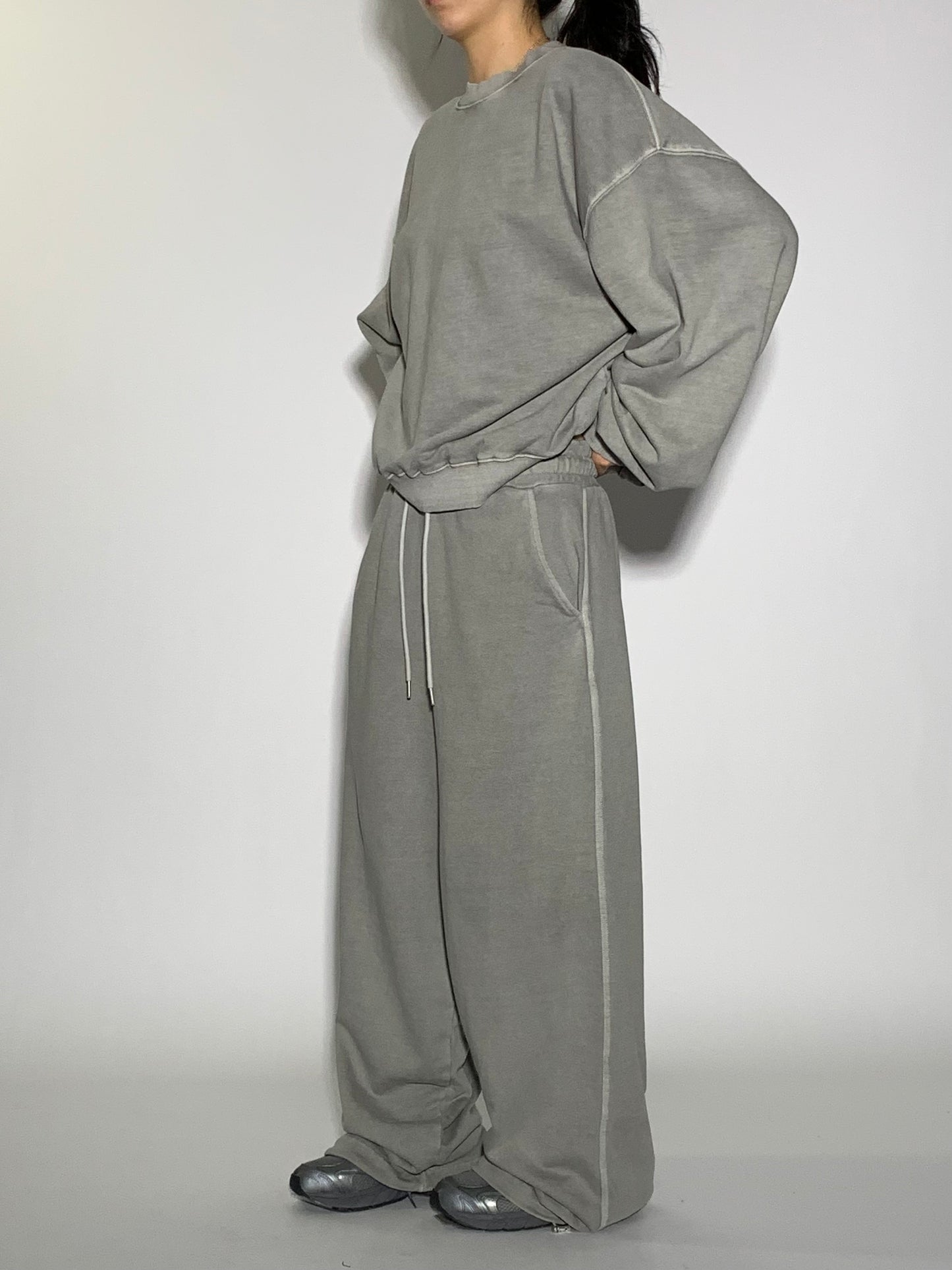 WASHED CROP SWEATSHIRT