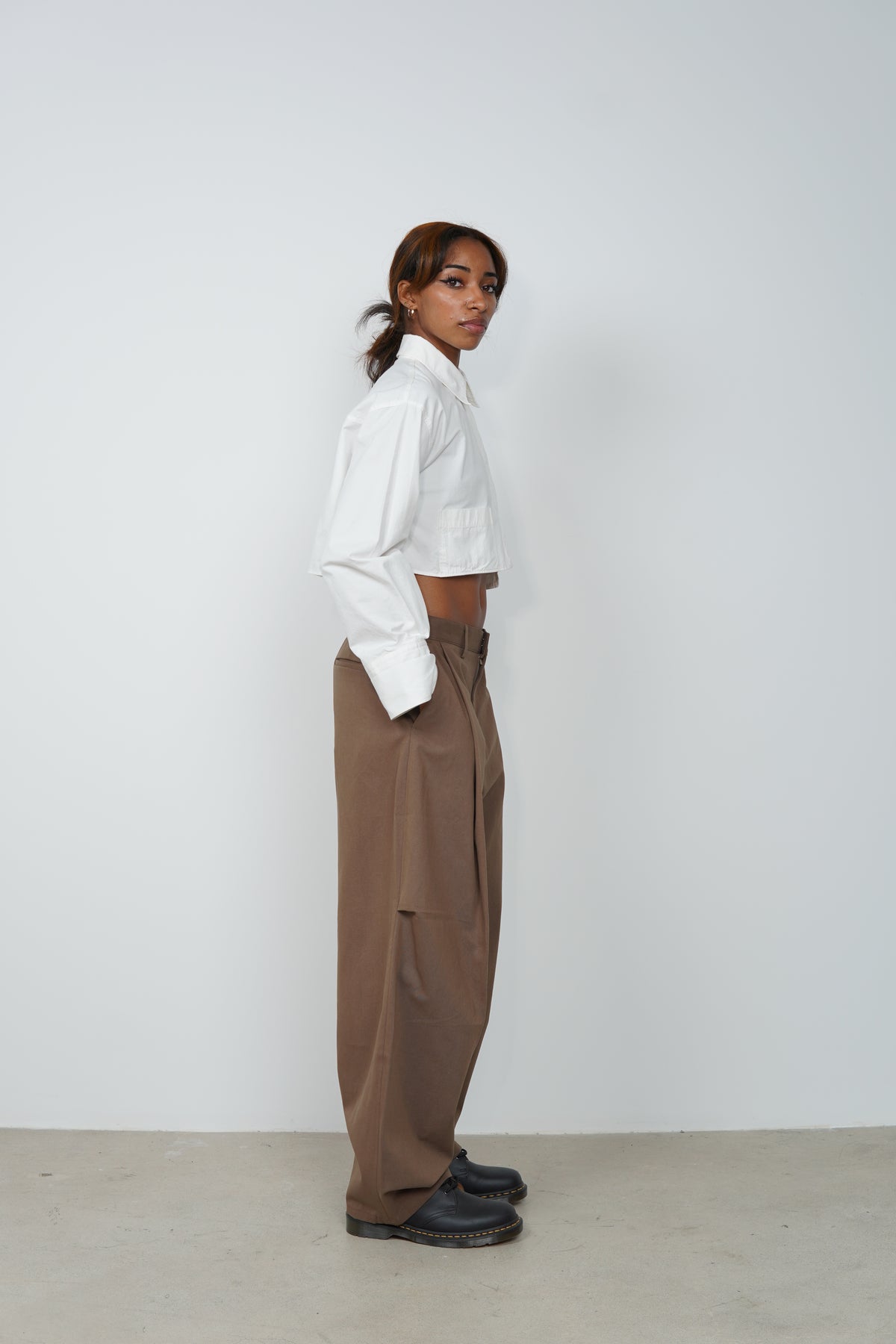 TEXTURED CURVE PANTS