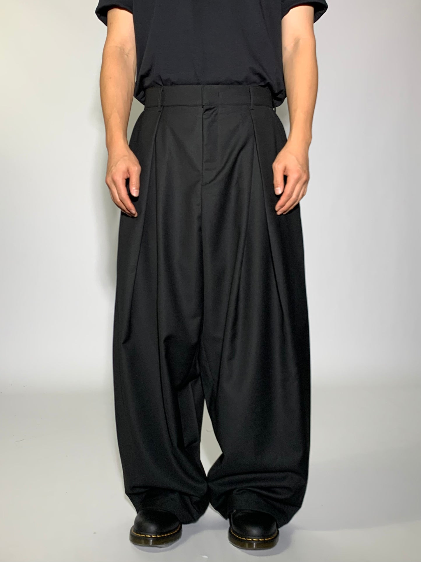 FRONT TUCK SLACKS