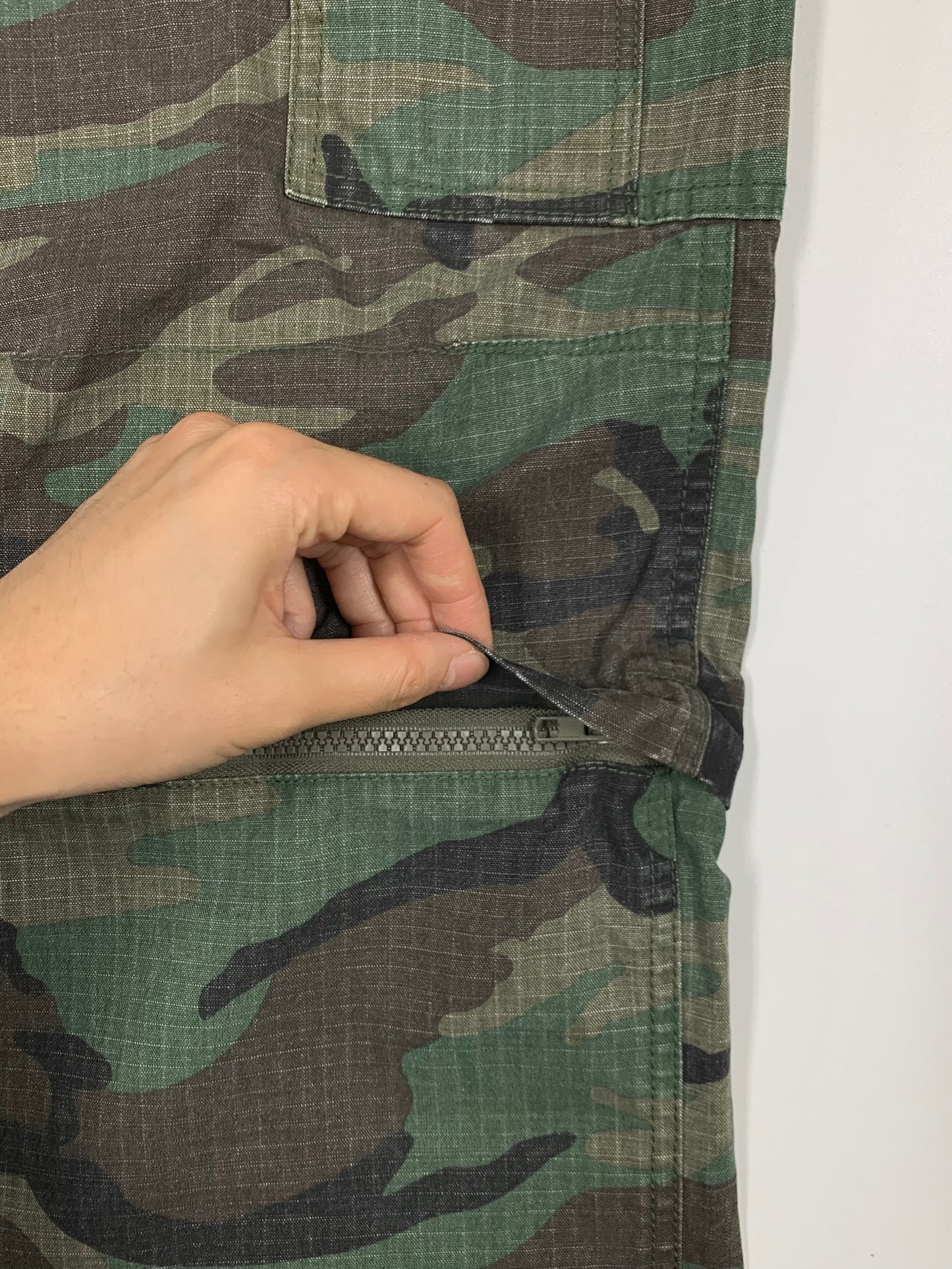OPEN KNEE CAMO PANTS
