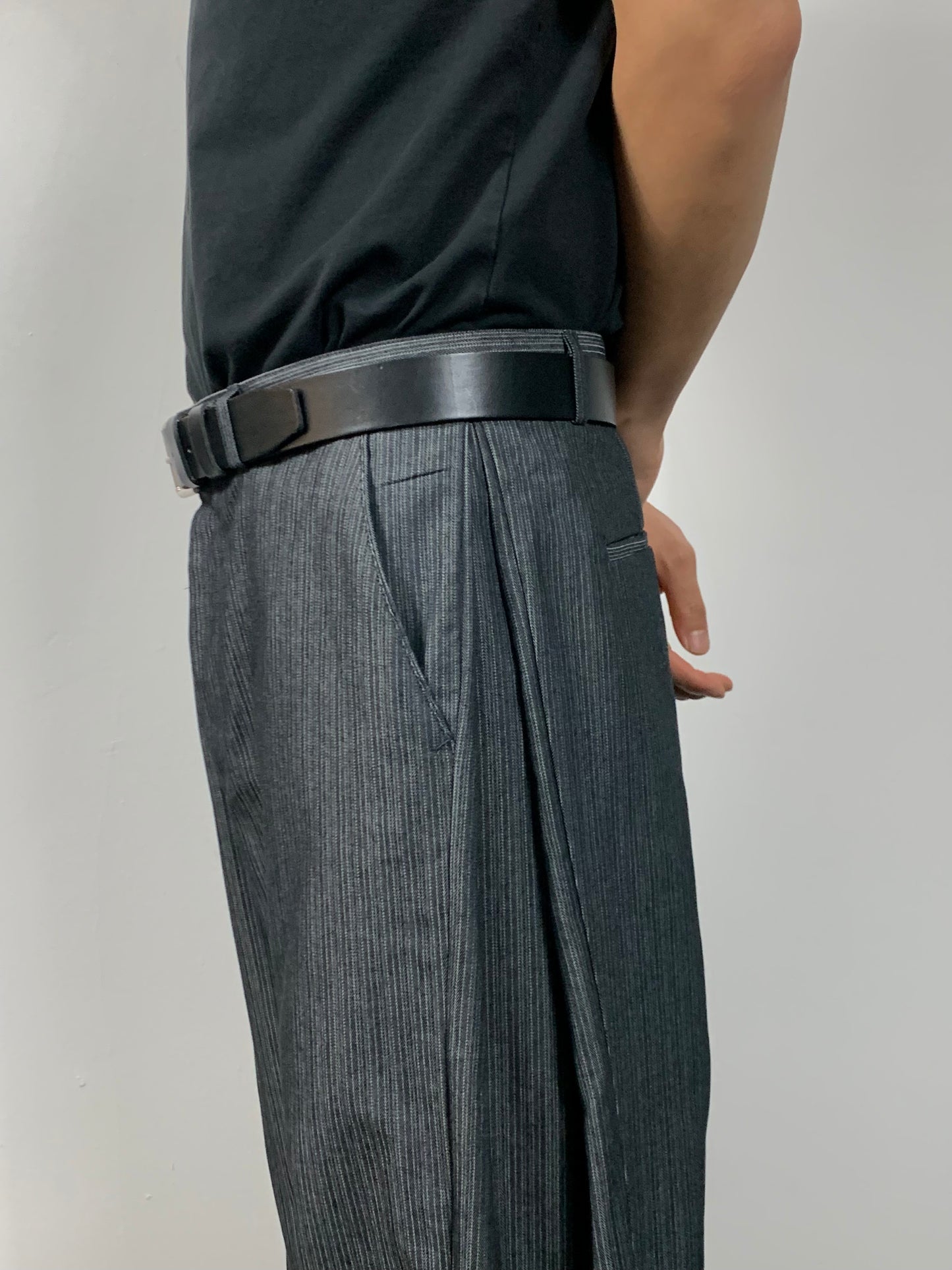 SIDE PLEATED DENIM SLACKS