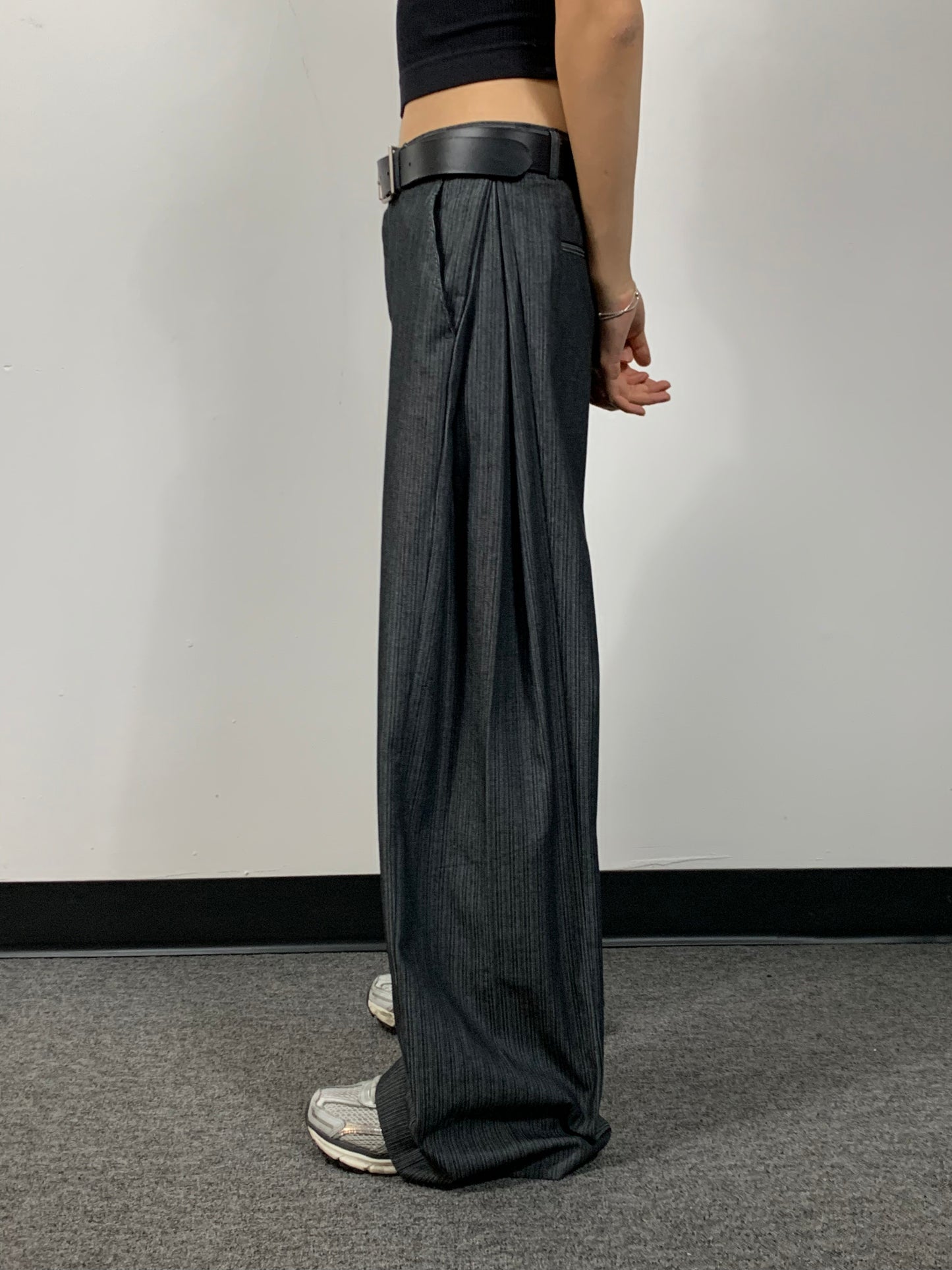 SIDE PLEATED DENIM SLACKS