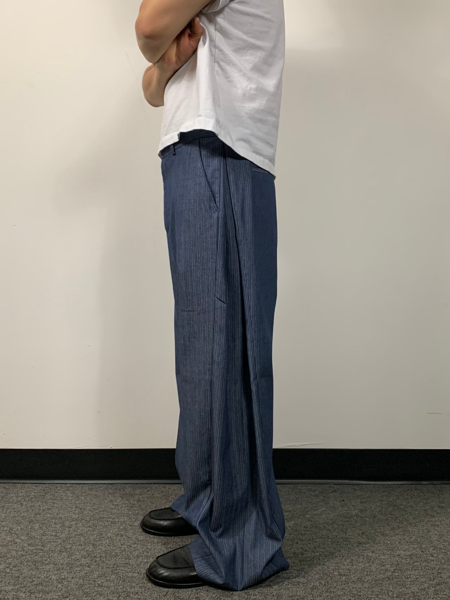 SIDE PLEATED DENIM SLACKS