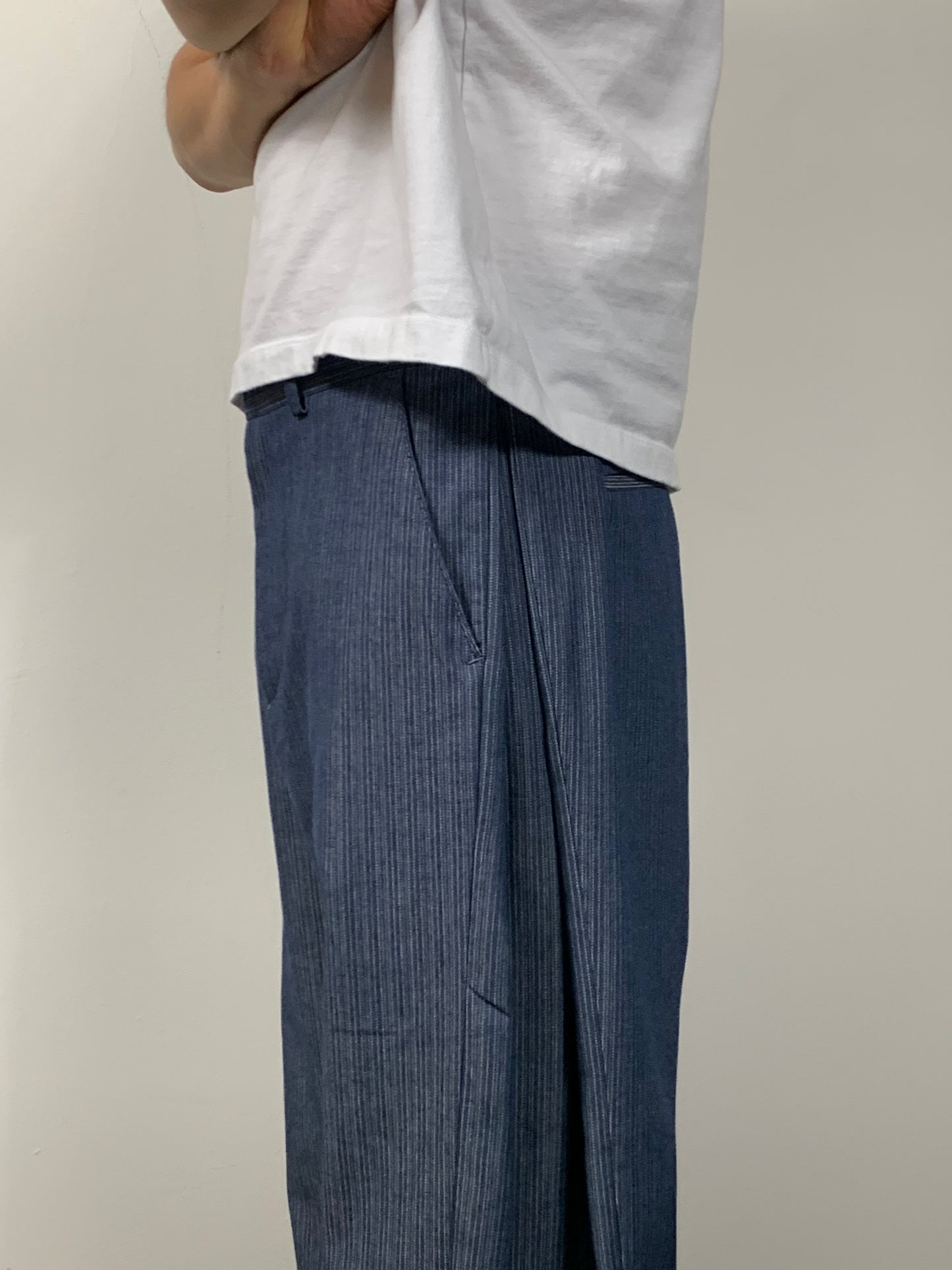 SIDE PLEATED DENIM SLACKS