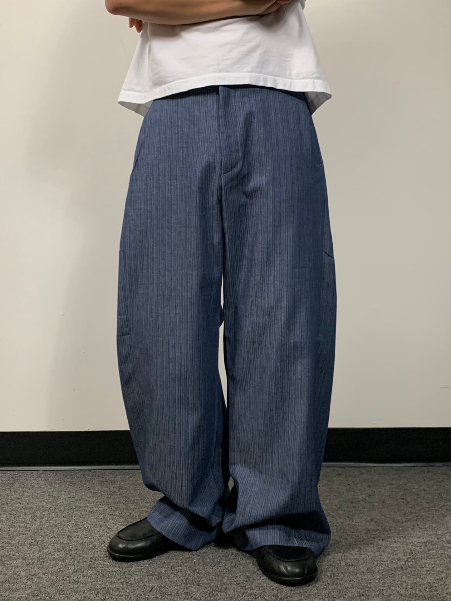 SIDE PLEATED DENIM SLACKS