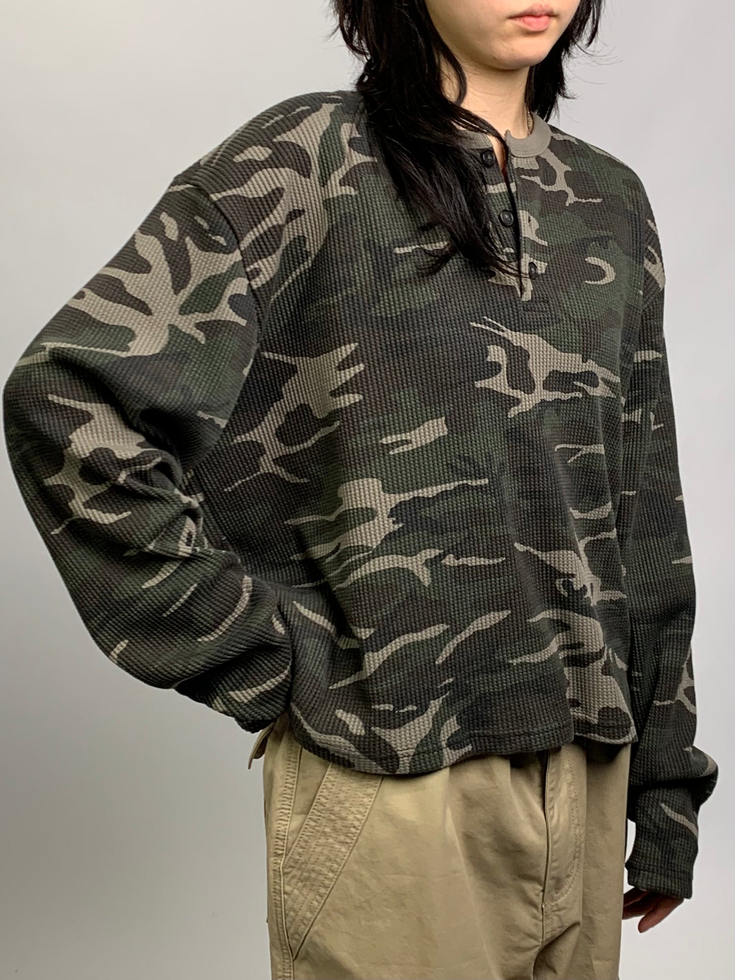 CAMO WAFFLE HENLEY TEE