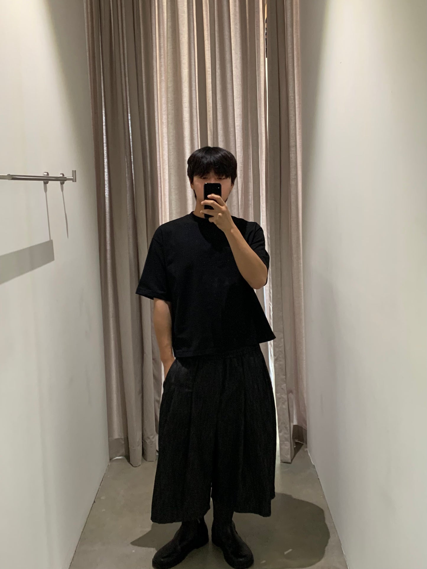 NON FADE PINTUCK SHORTS