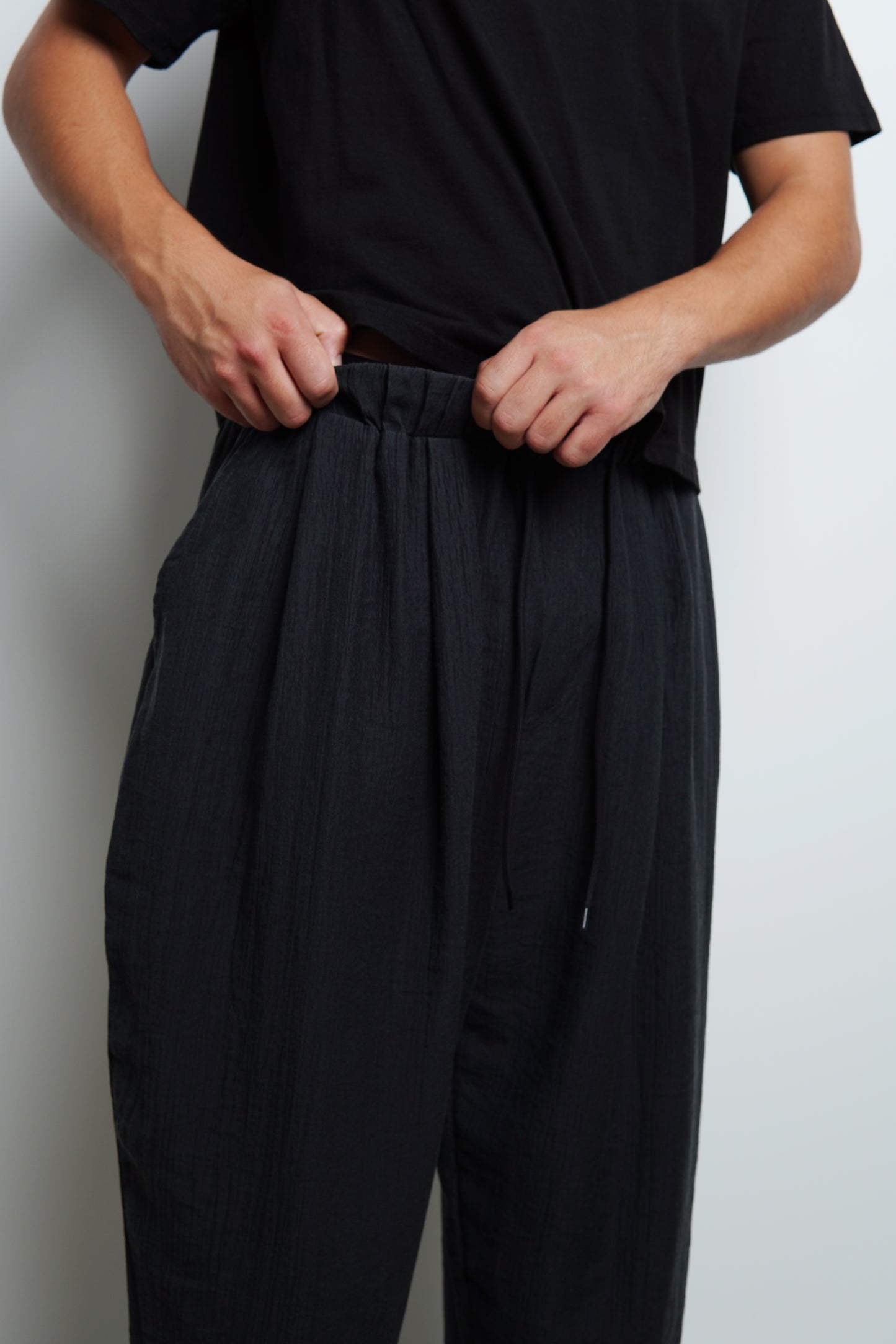 AIR PLEATED PANTS