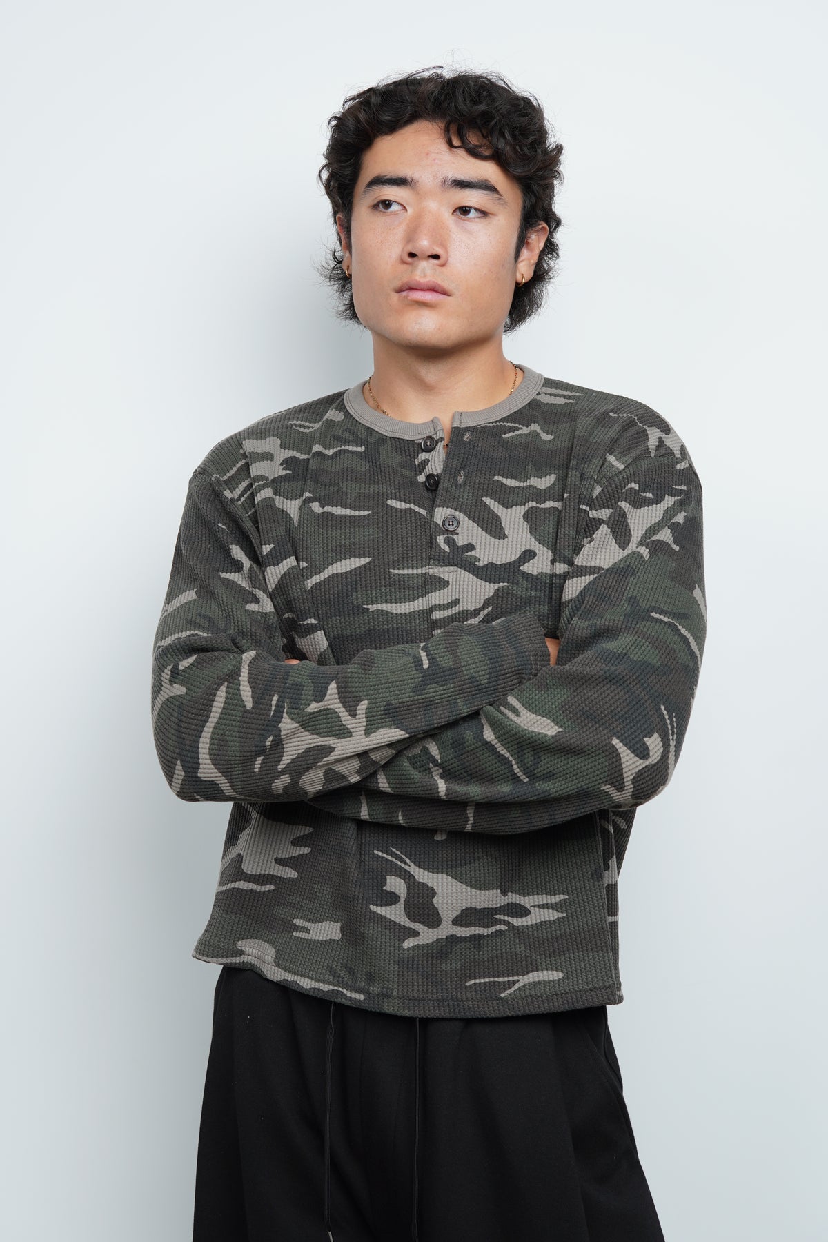 CAMO WAFFLE HENLEY TEE