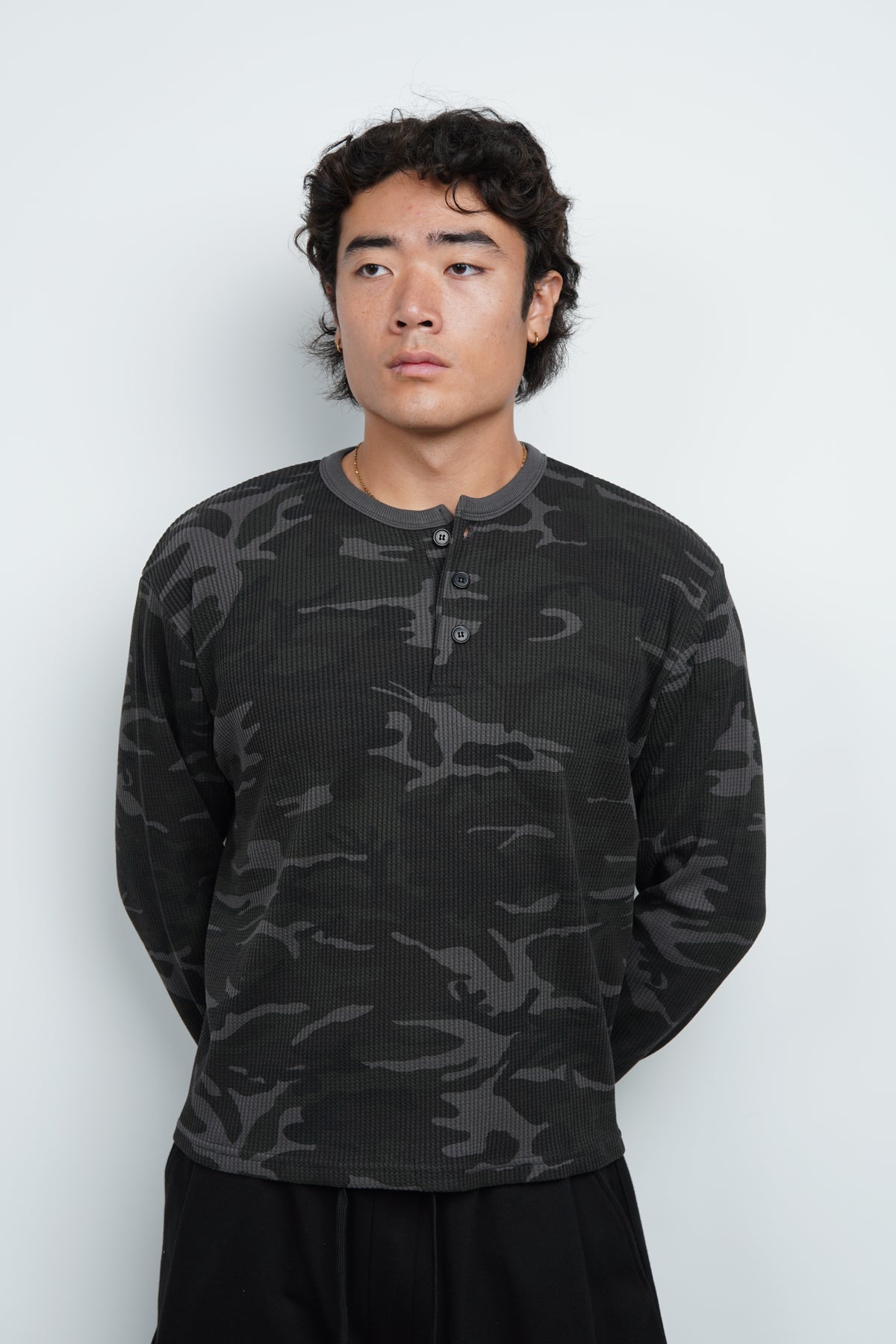 CAMO WAFFLE HENLEY TEE