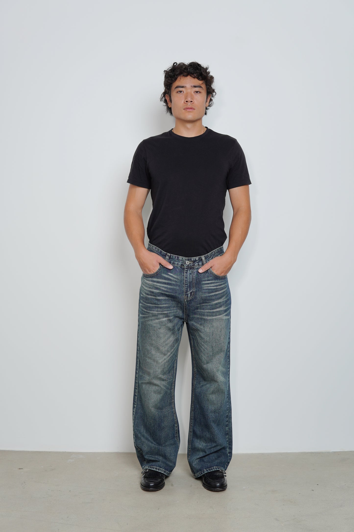 CRACK WASHED DENIM