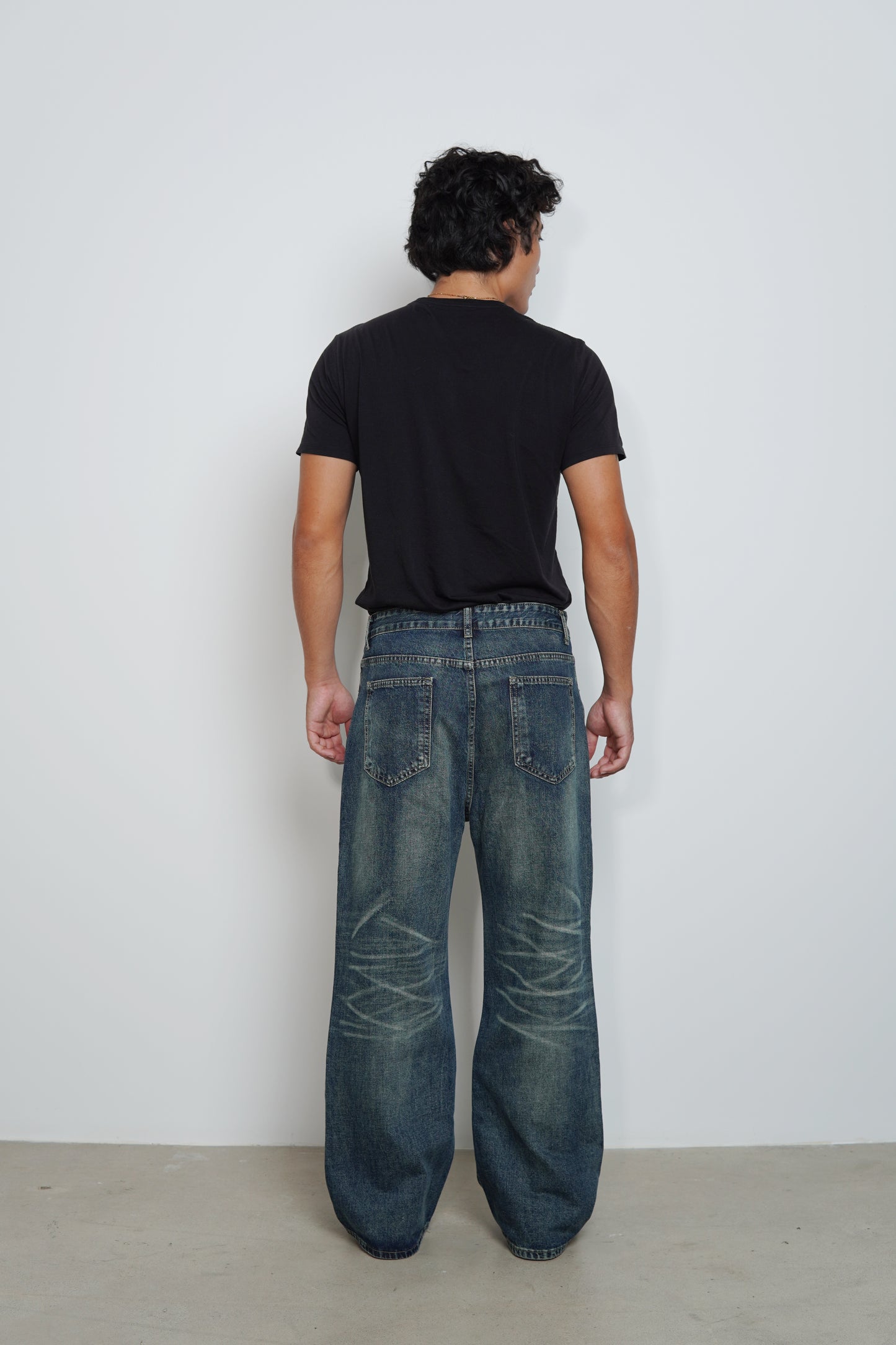 CRACK WASHED DENIM