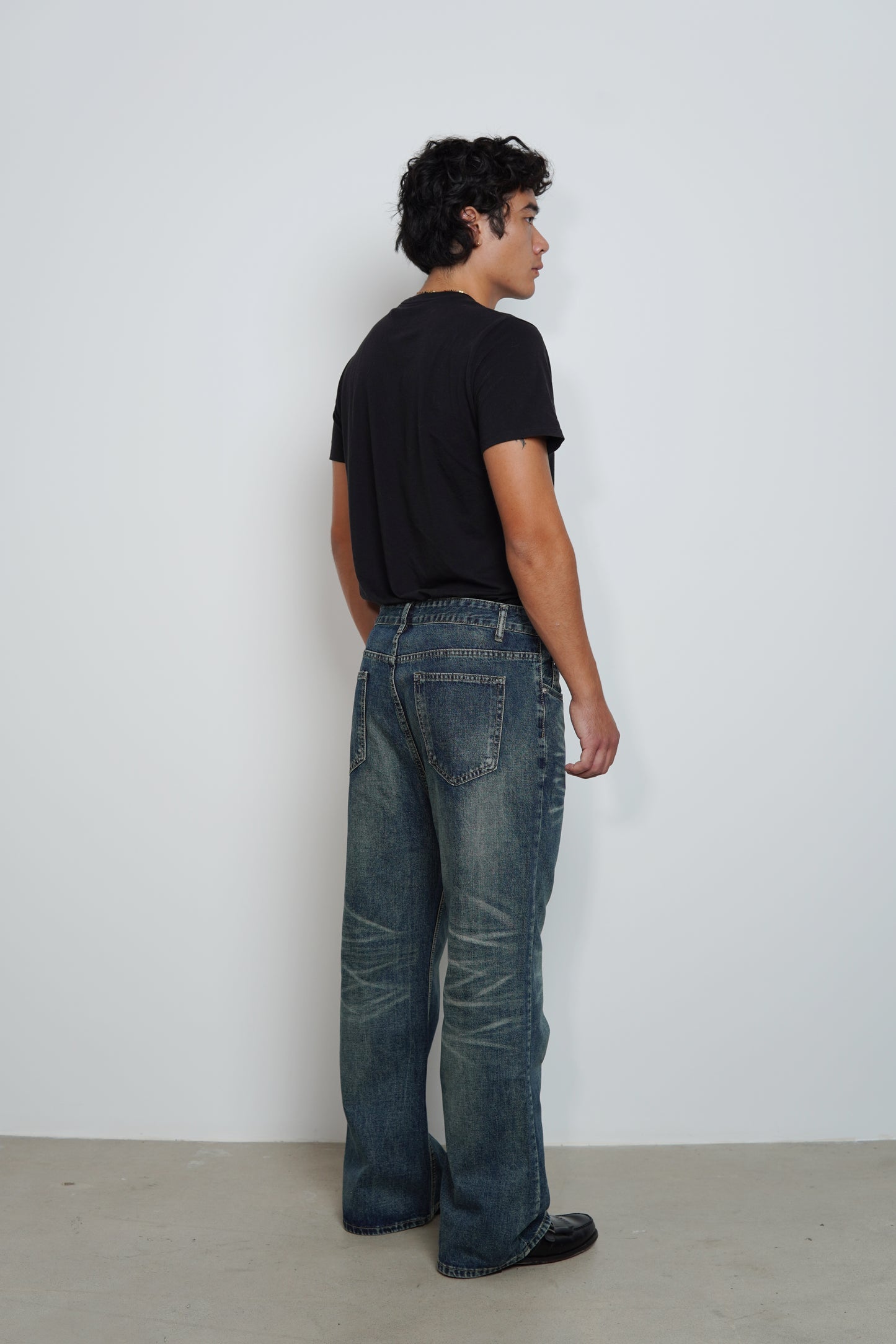 CRACK WASHED DENIM