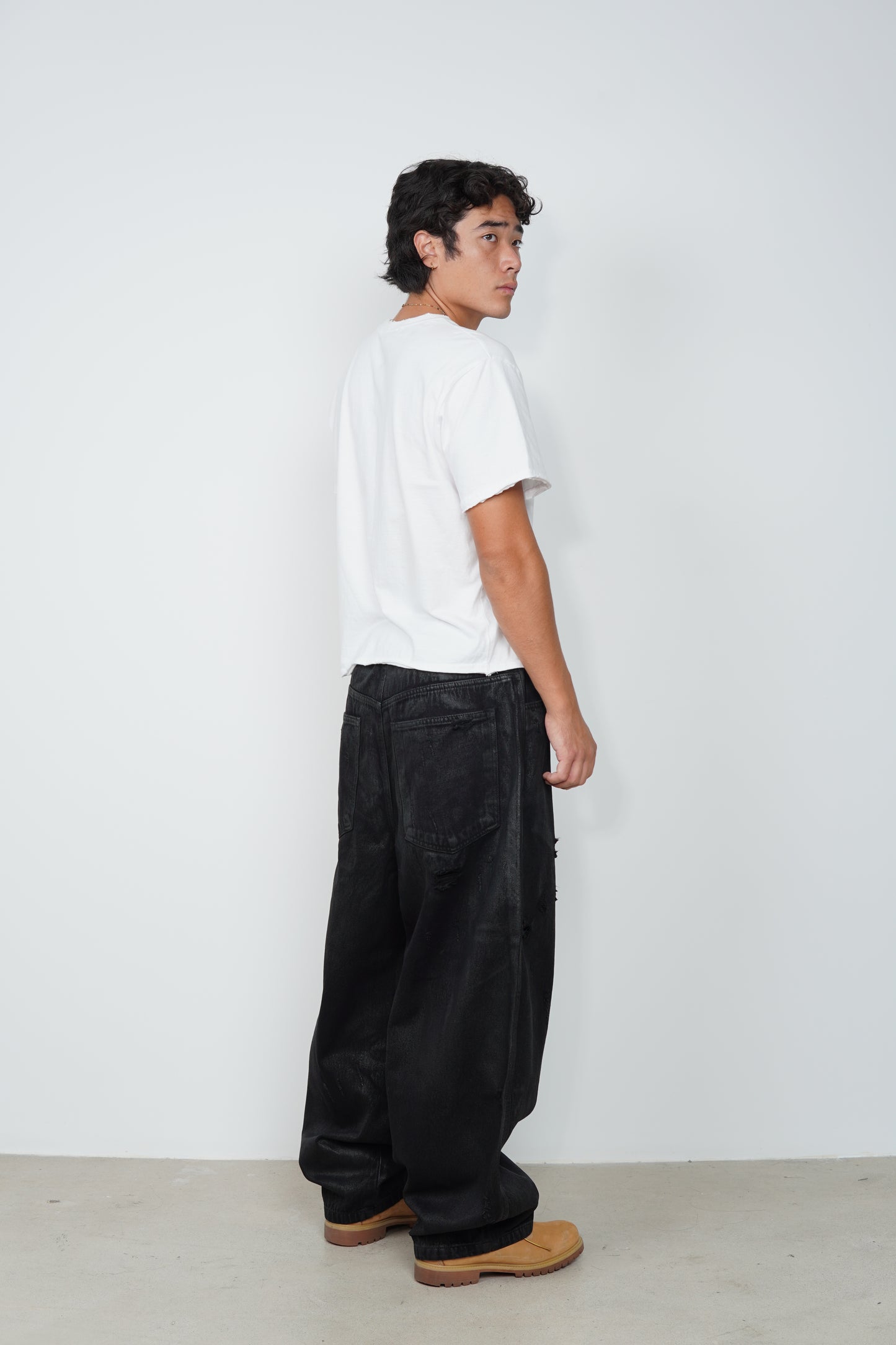 DAMAGED DENIM PANTS