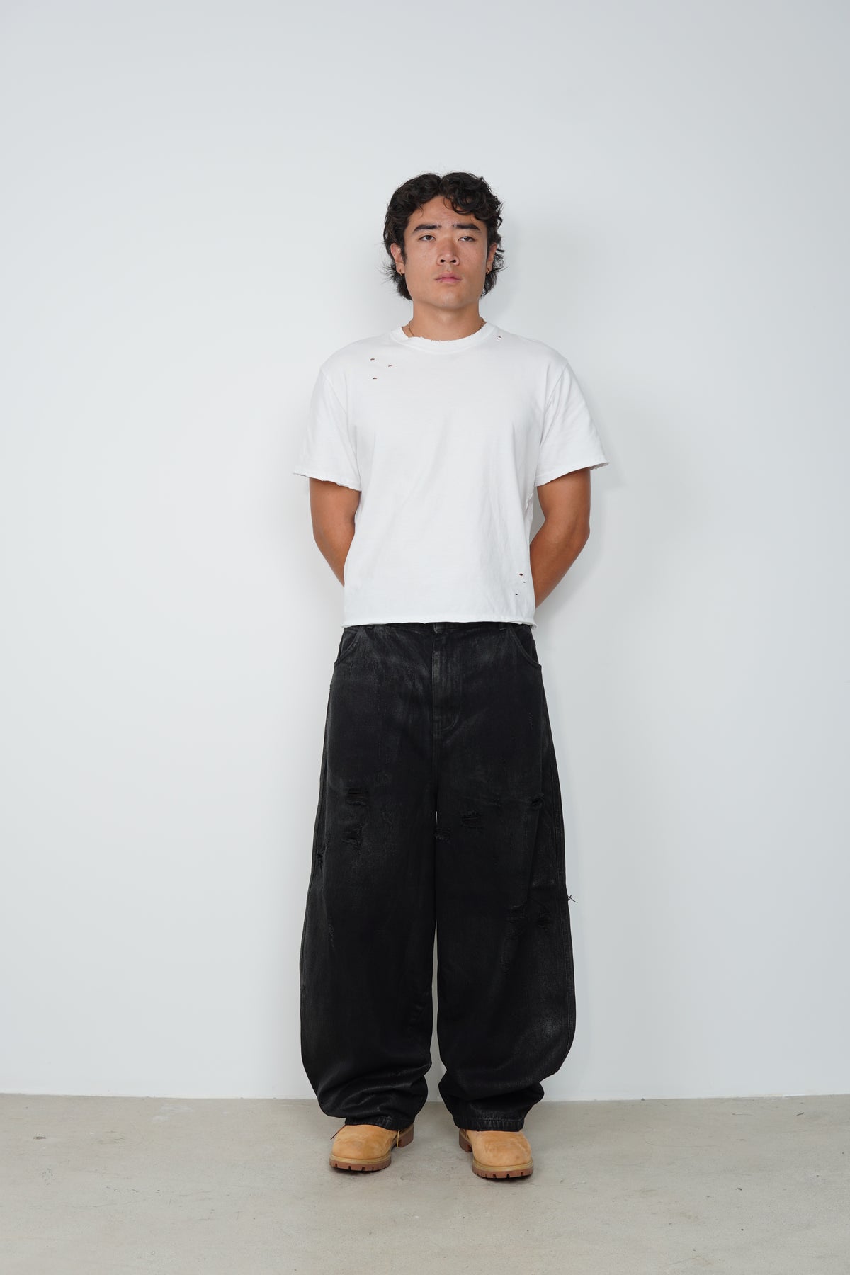 DAMAGED DENIM PANTS