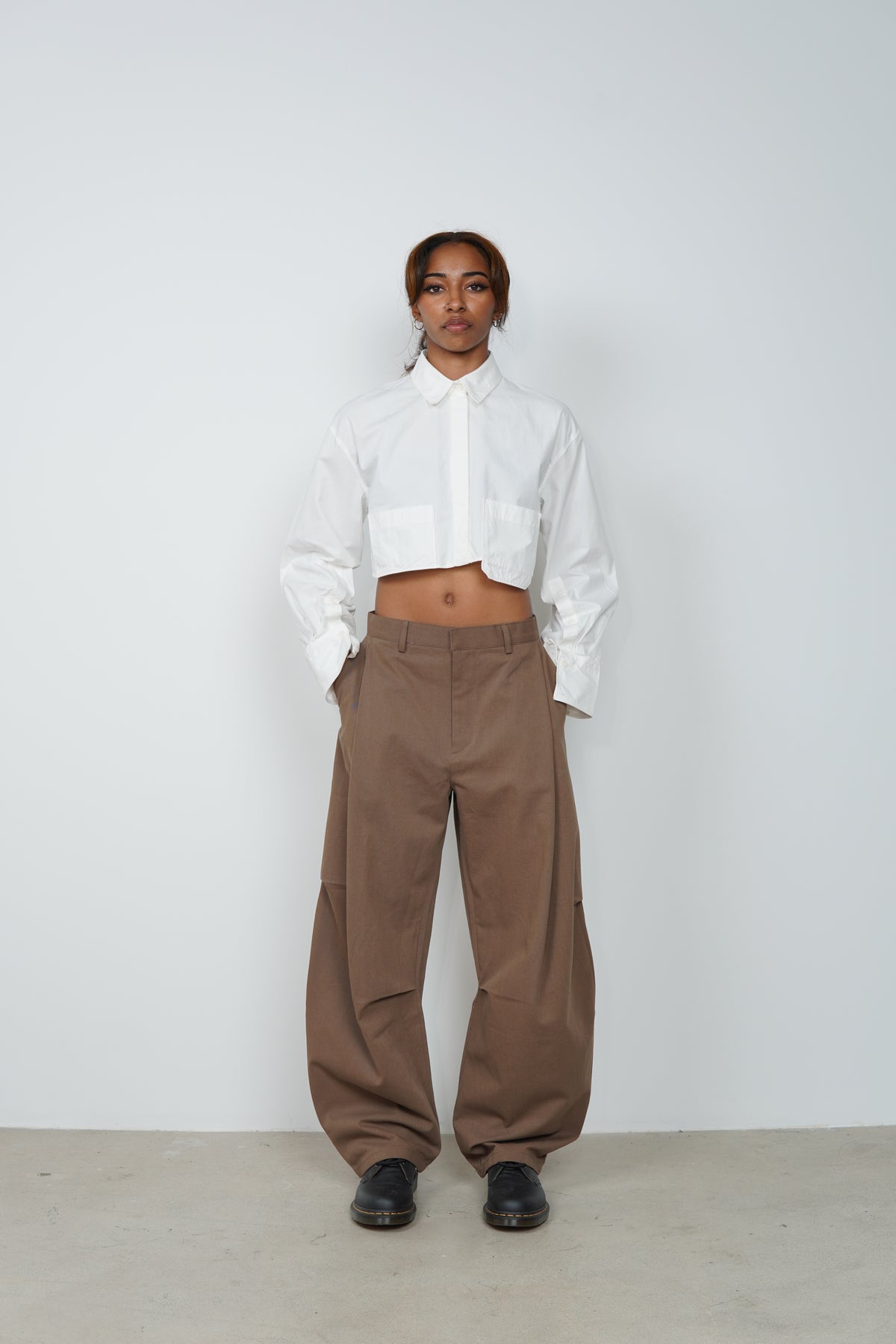 TEXTURED CURVE PANTS