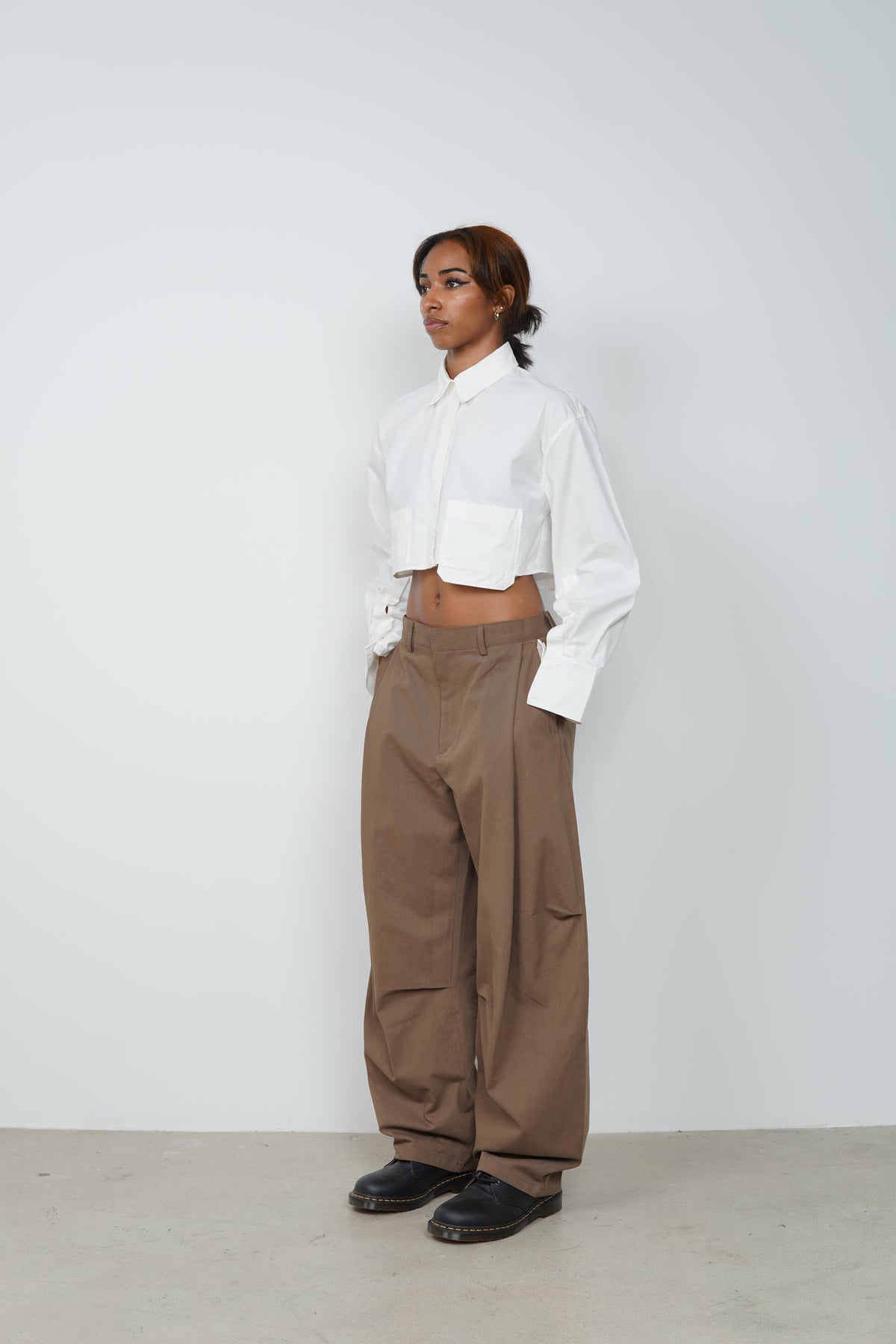 TEXTURED CURVE PANTS