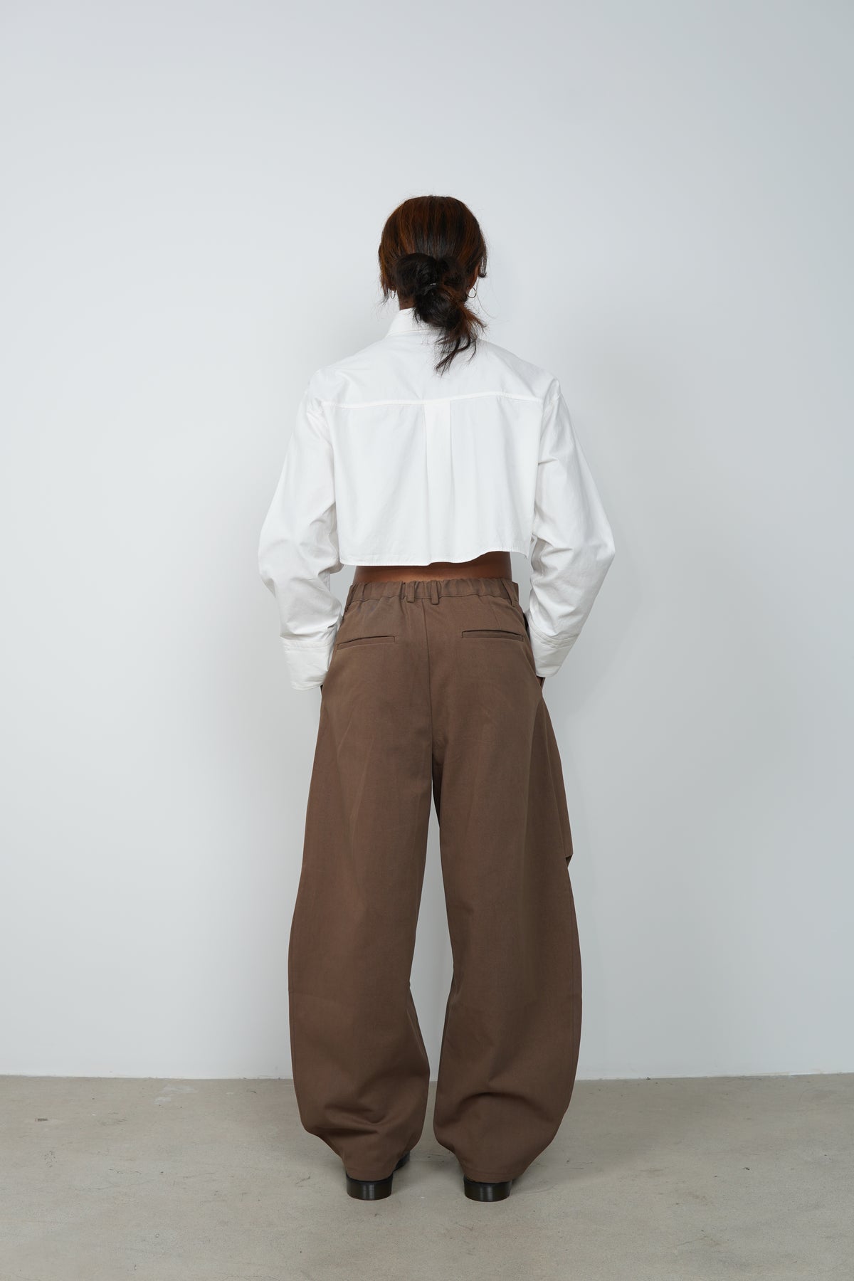 TEXTURED CURVE PANTS