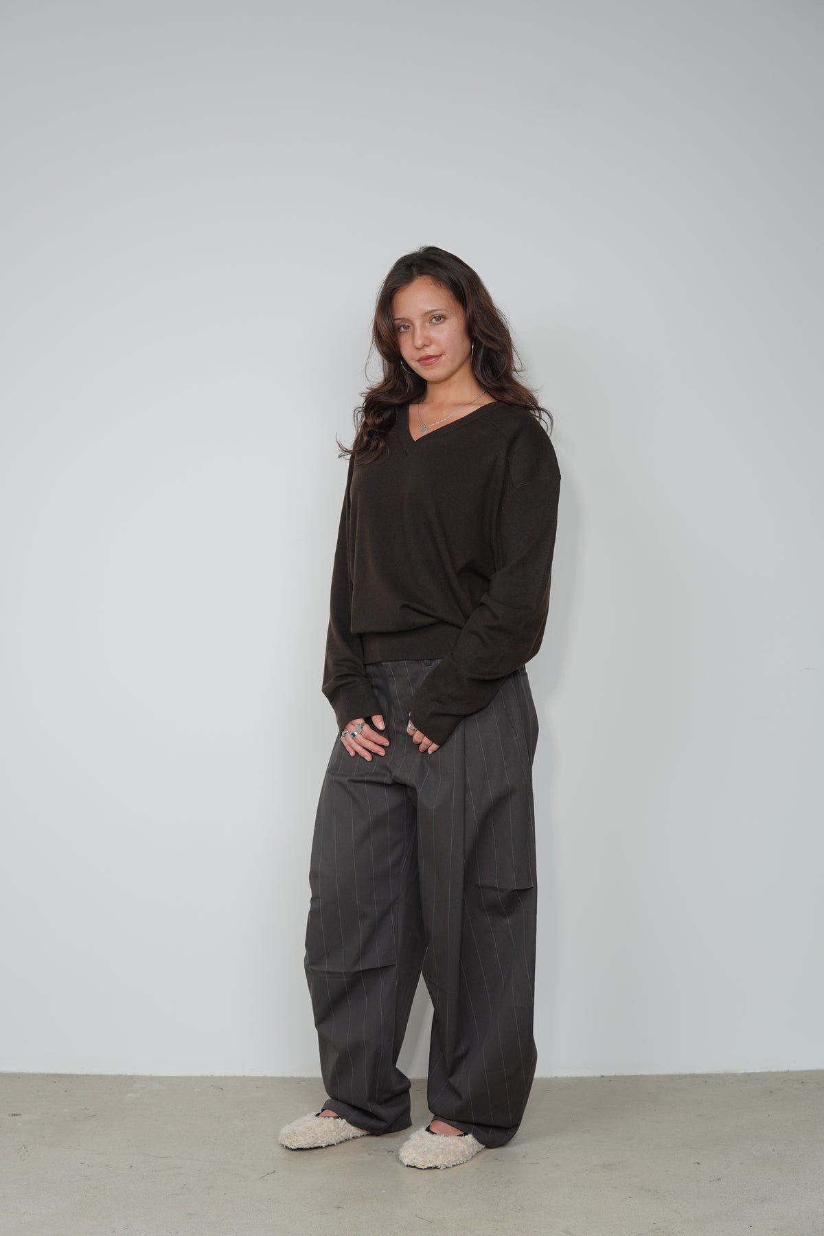 CLASSIC V-NECK KNIT
