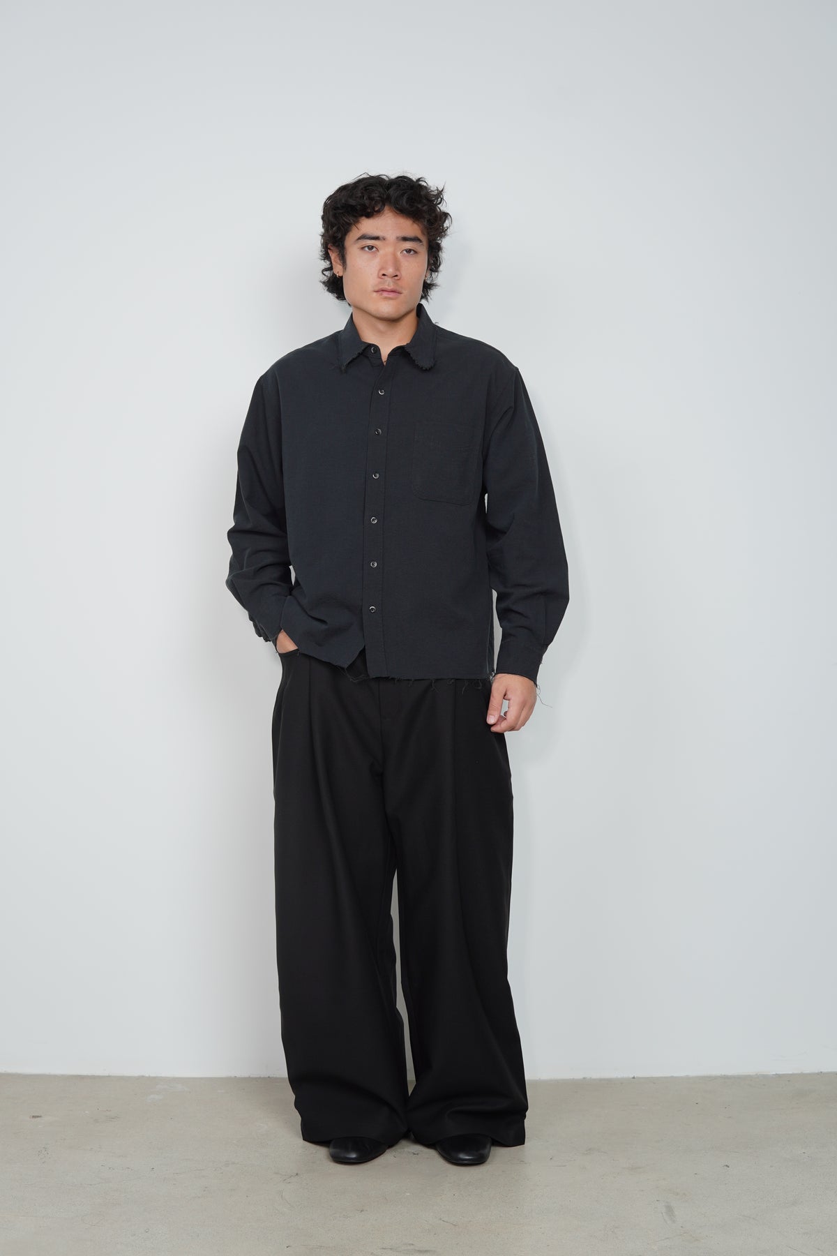 RAW CUT CROP SHIRT