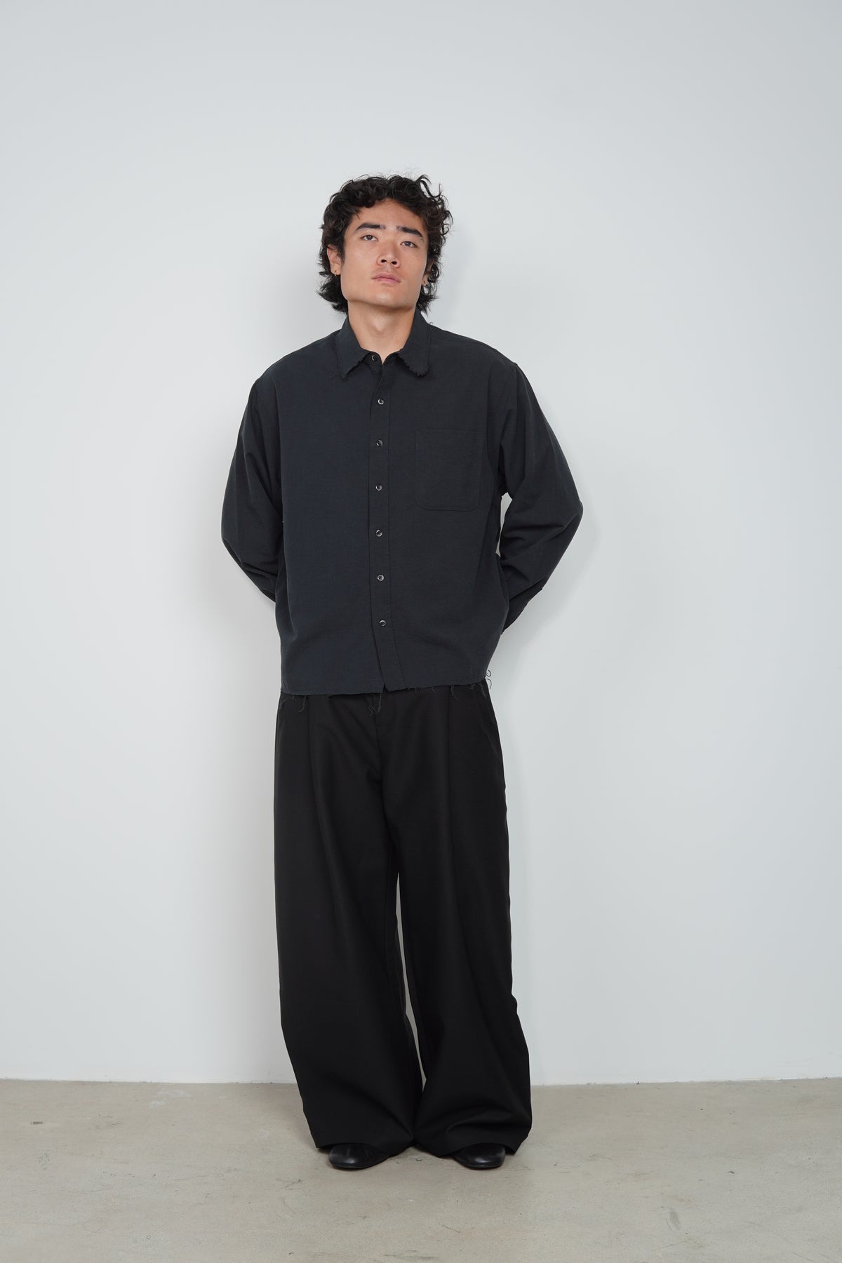 RAW CUT CROP SHIRT