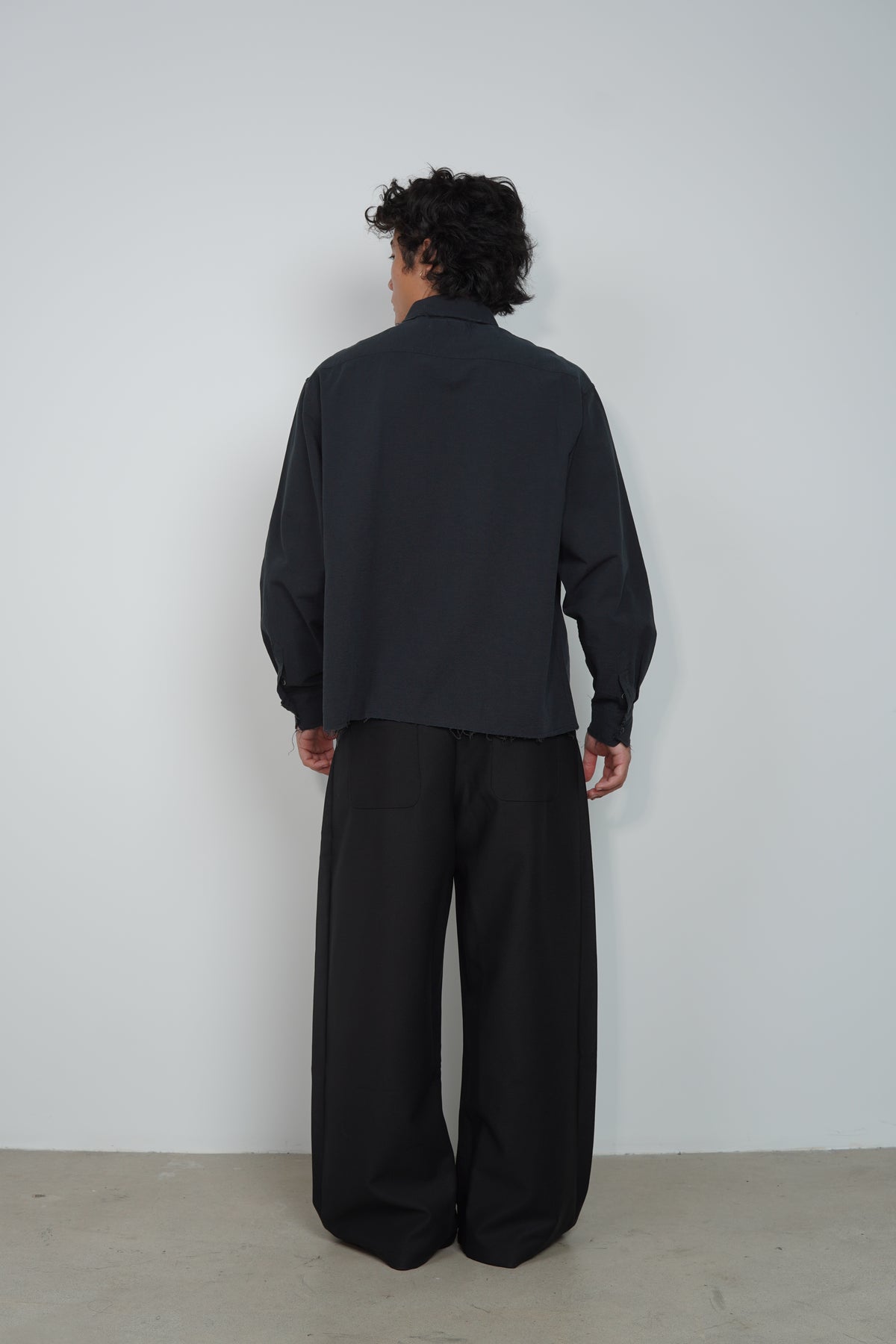 RAW CUT CROP SHIRT
