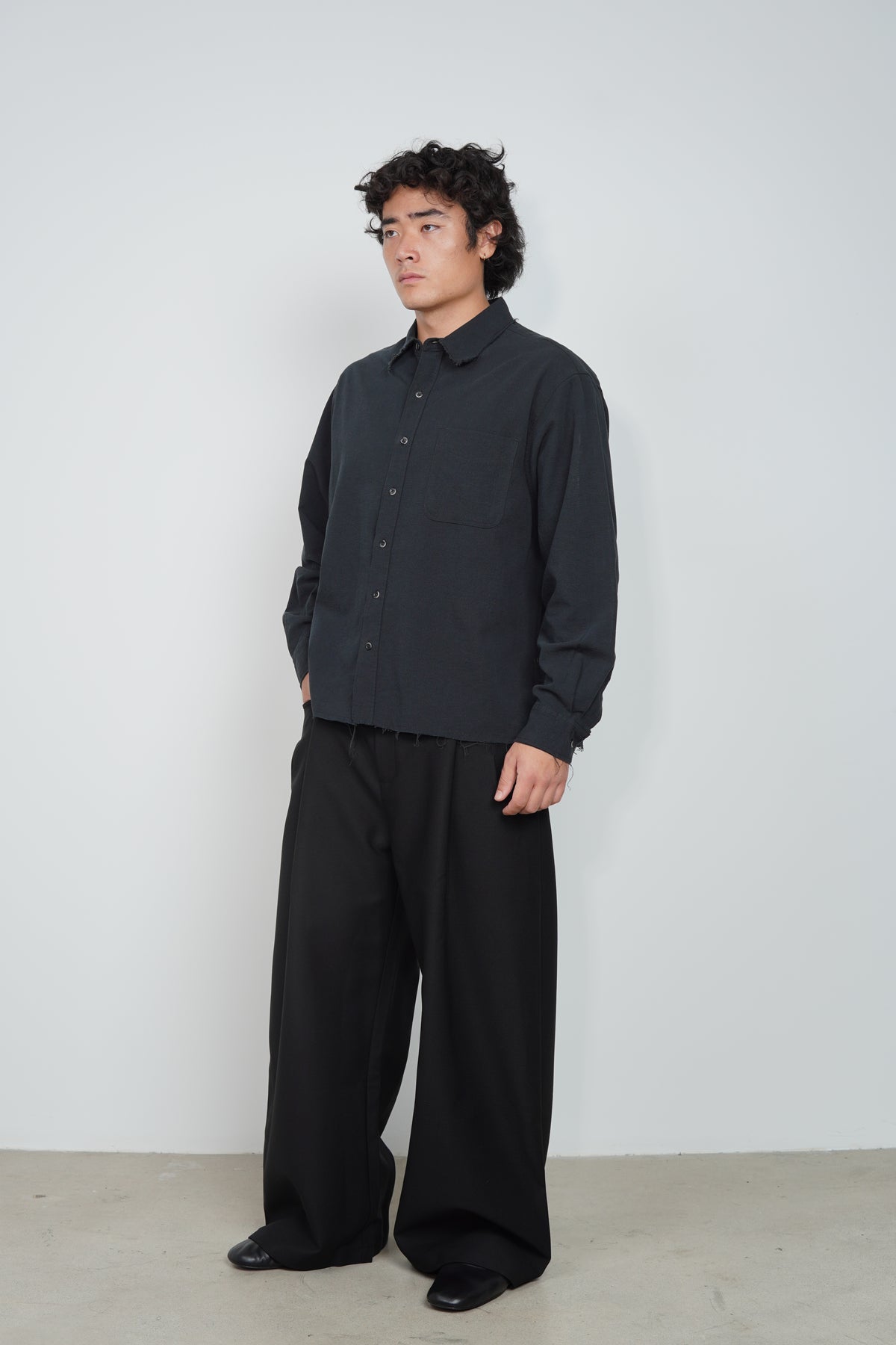 RAW CUT CROP SHIRT