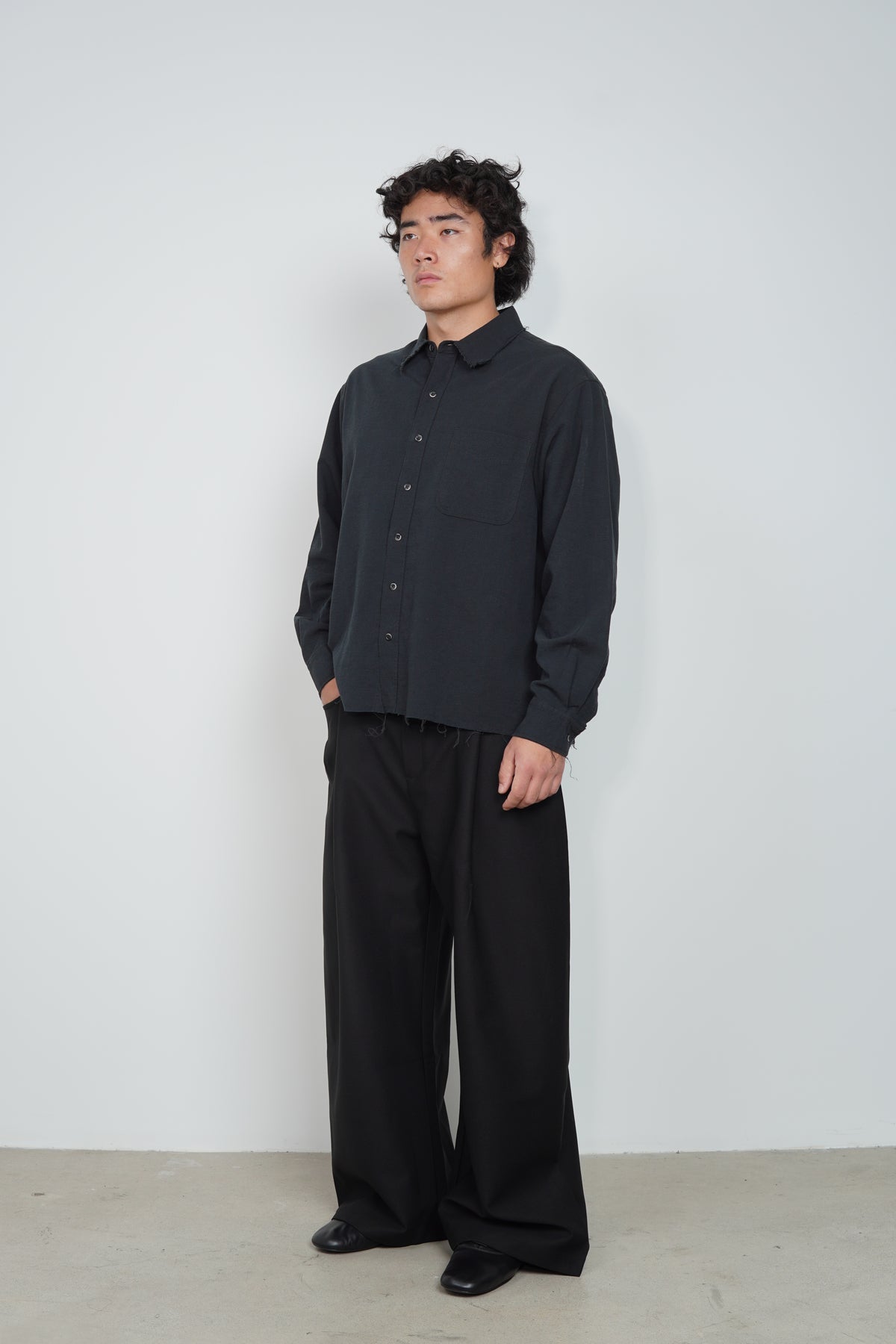 RAW CUT CROP SHIRT