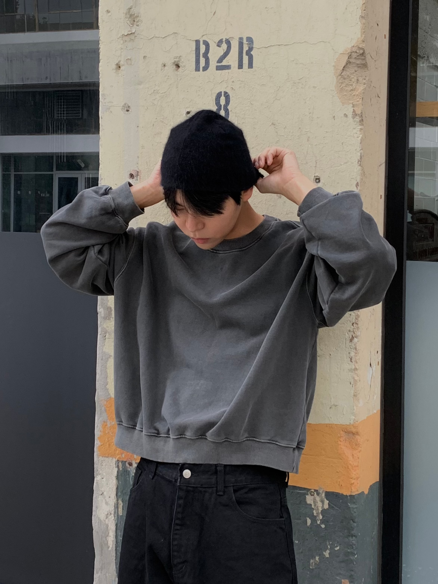 WASHED CROP SWEATSHIRT