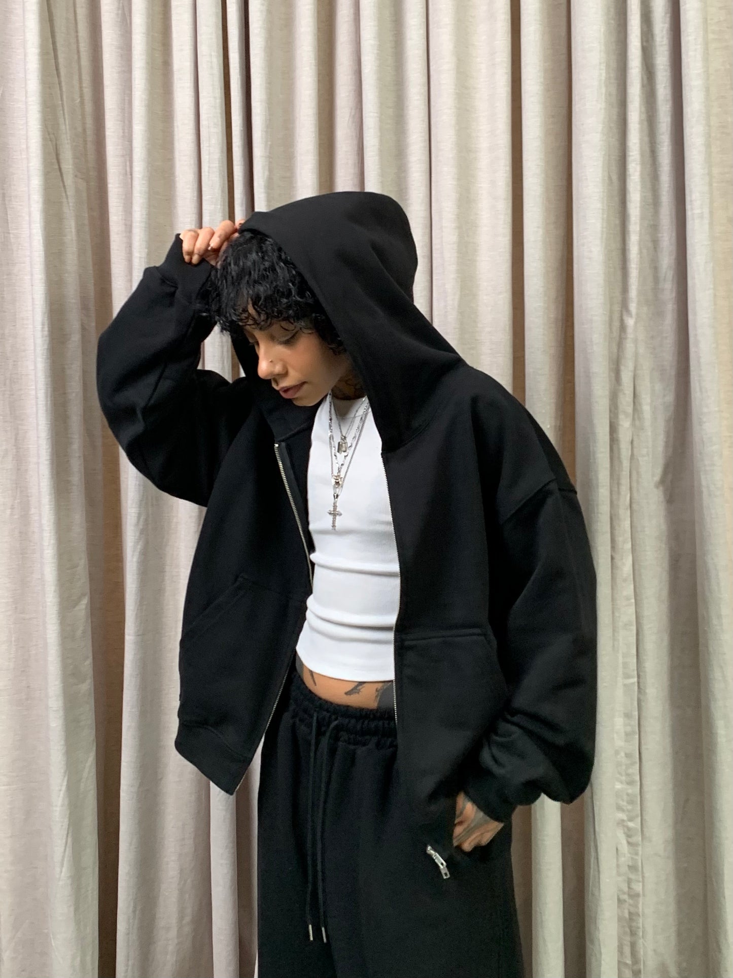 BASIC BLACK ZIP UP