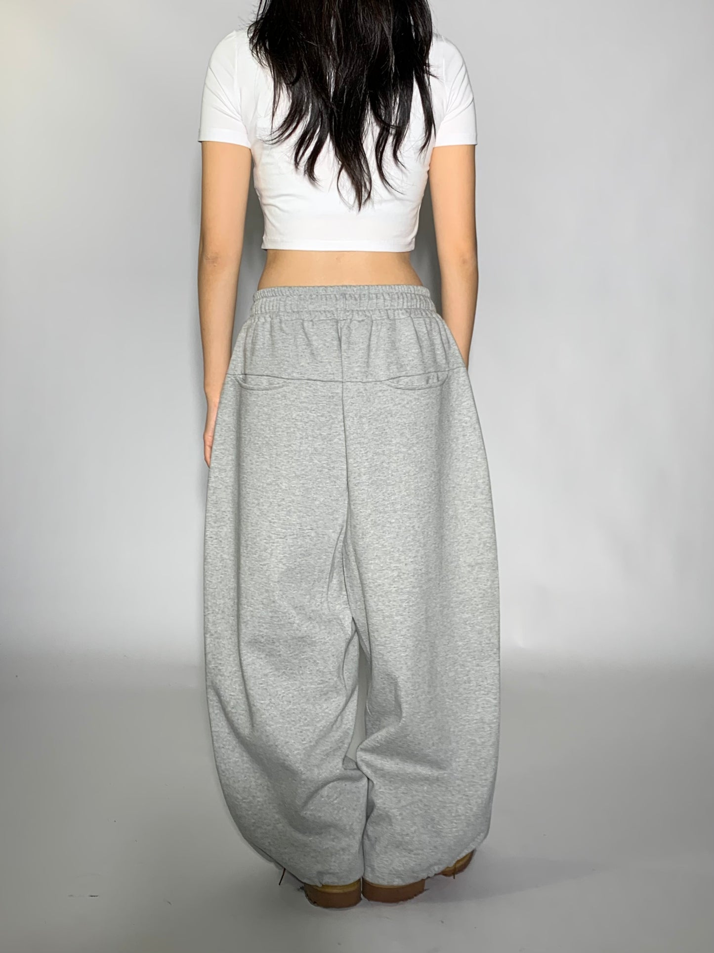 PINTUCK SWEATPANTS