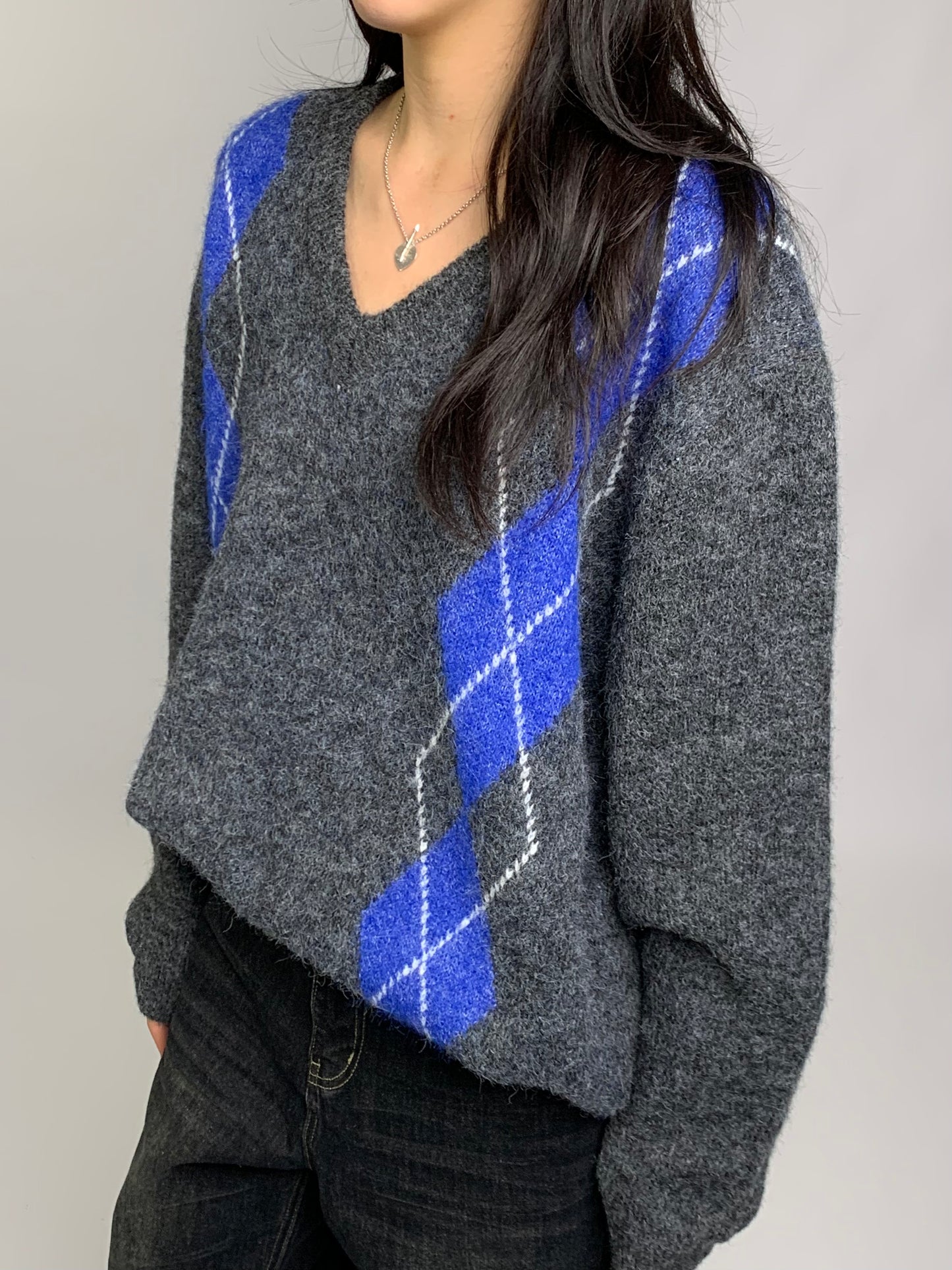ARGYLE V-NECK SWEATER