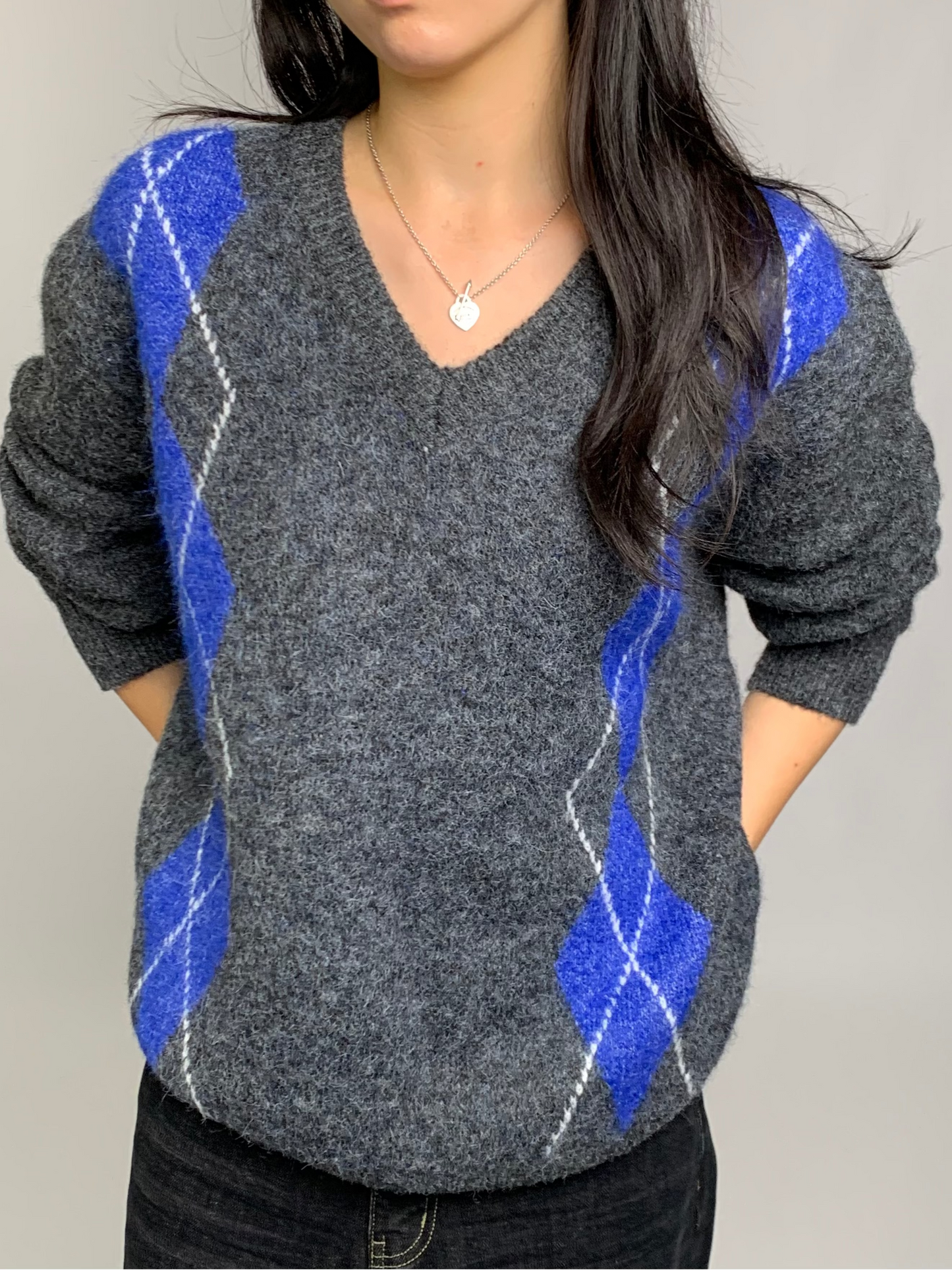 ARGYLE V-NECK SWEATER