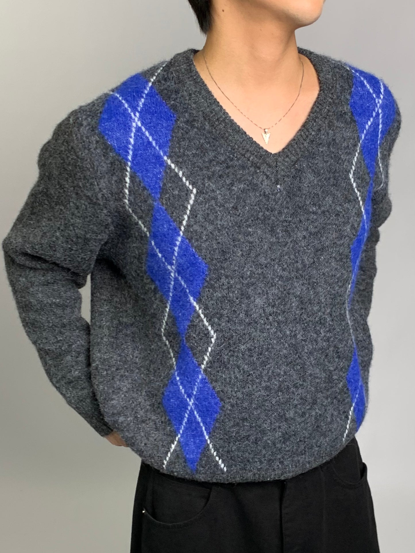 ARGYLE V-NECK SWEATER