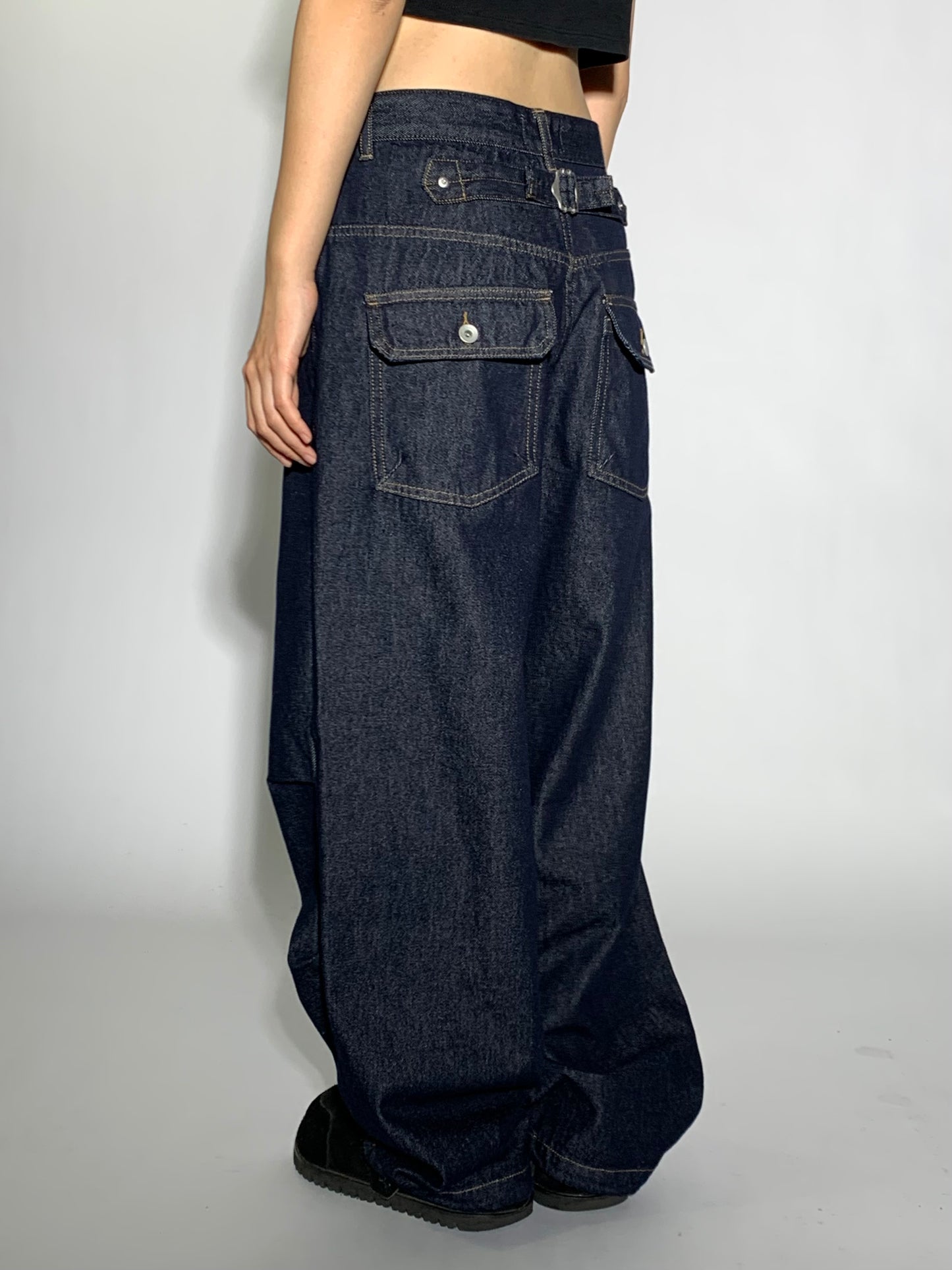 WIDE BUCKLE DENIM