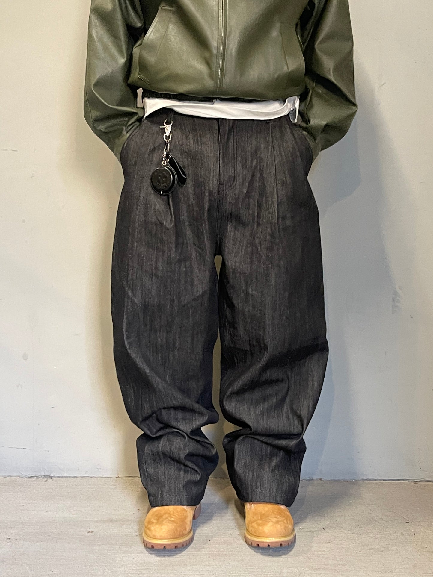 ONE BAGGY PANTS