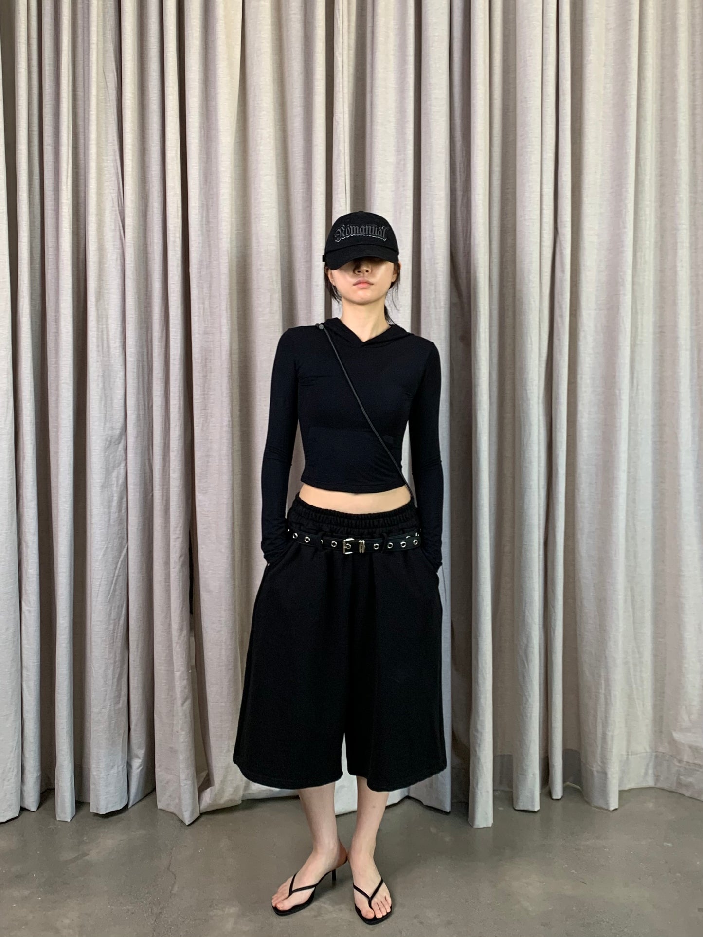 BELTED HALF SWEAT