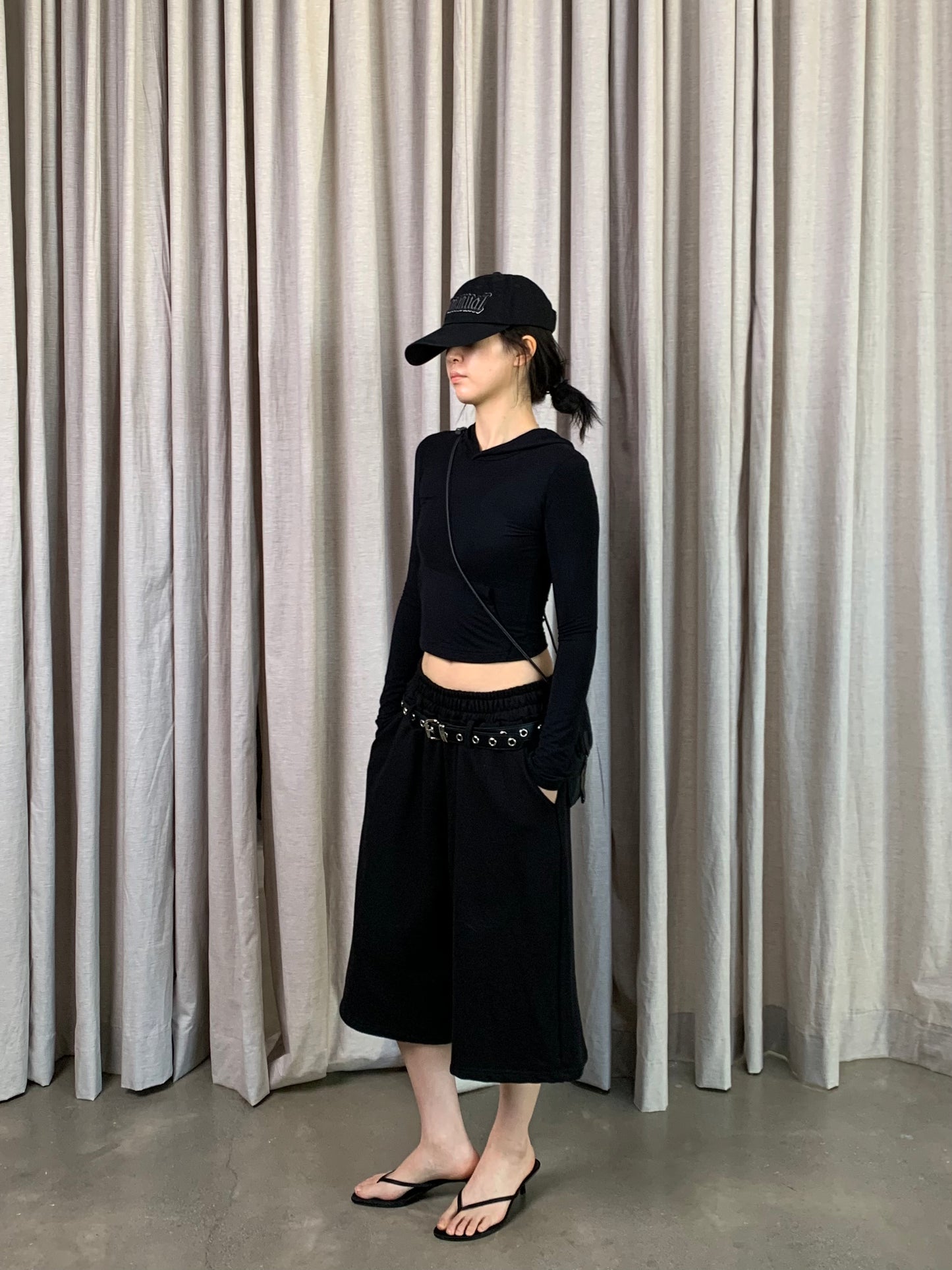 BELTED HALF SWEAT
