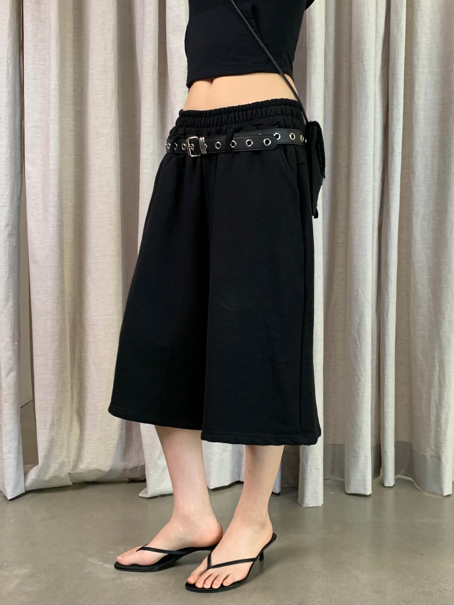 BELTED HALF SWEAT