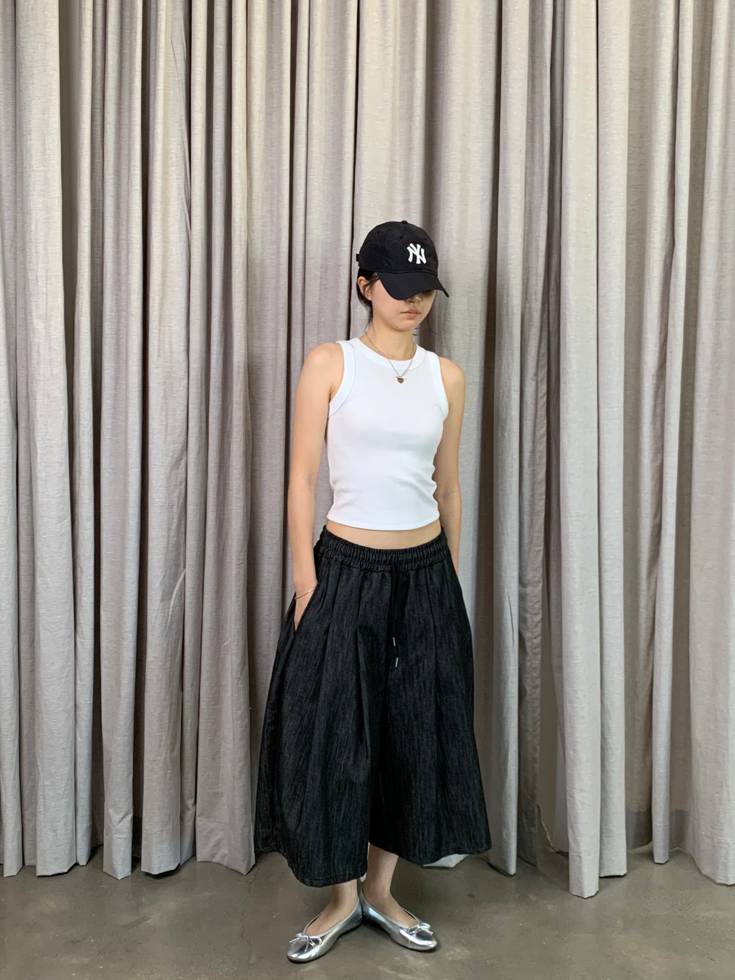 NON FADE PINTUCK SHORTS