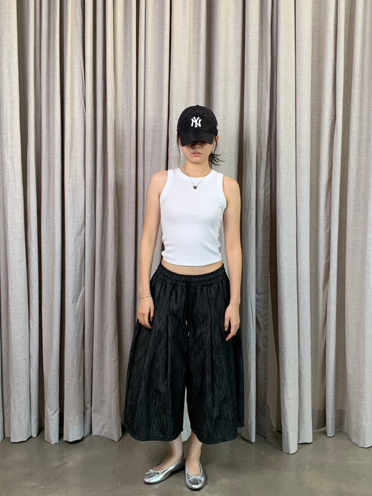 NON FADE PINTUCK SHORTS