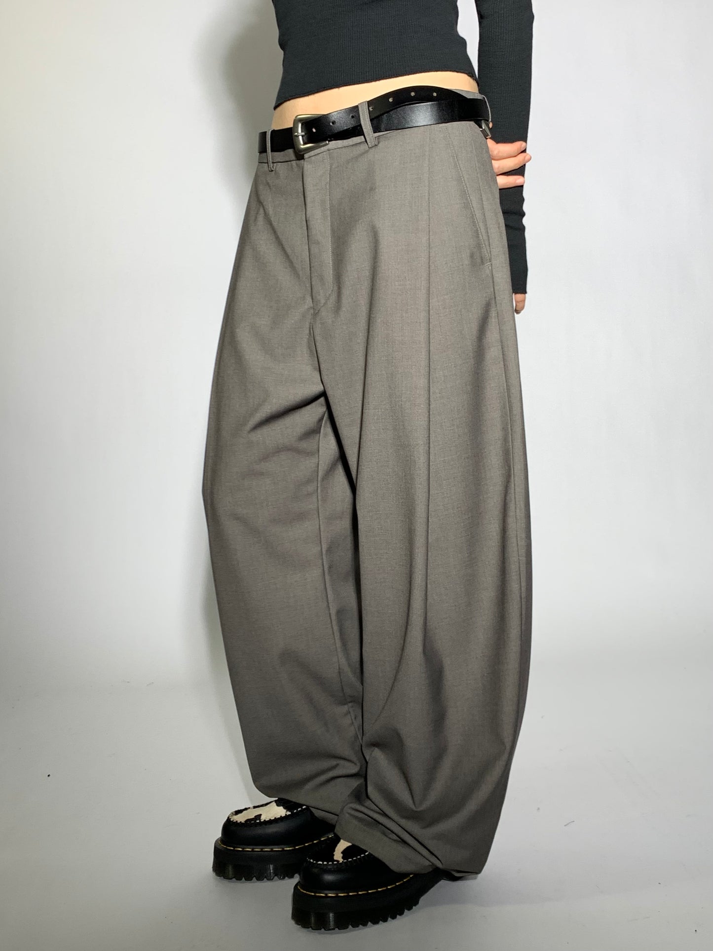 ONE PLEATED SLACKS