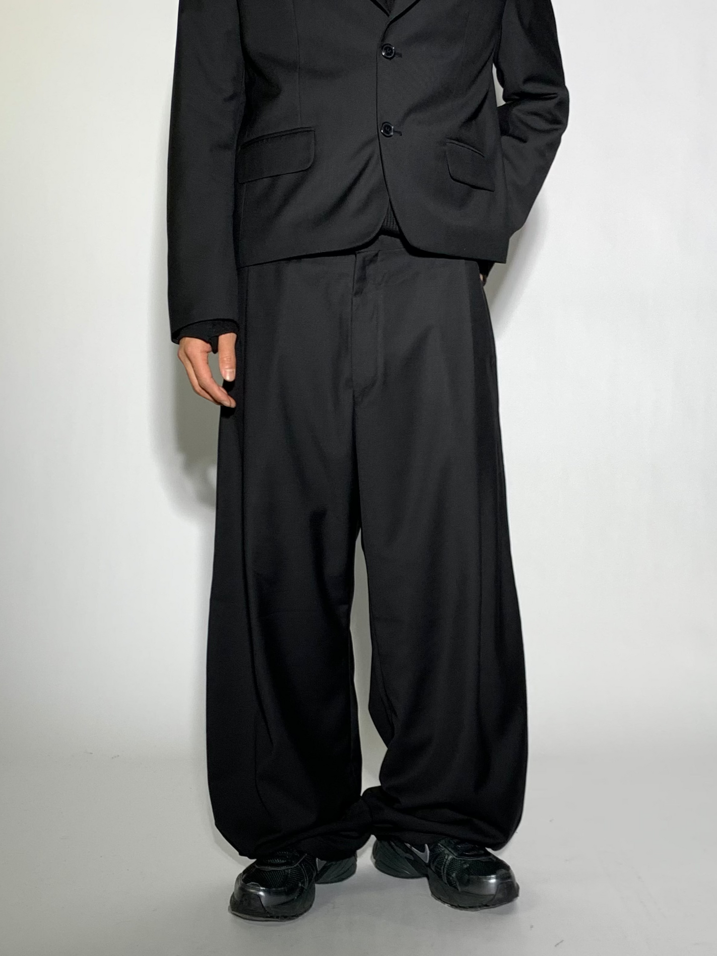ONE PLEATED SLACKS