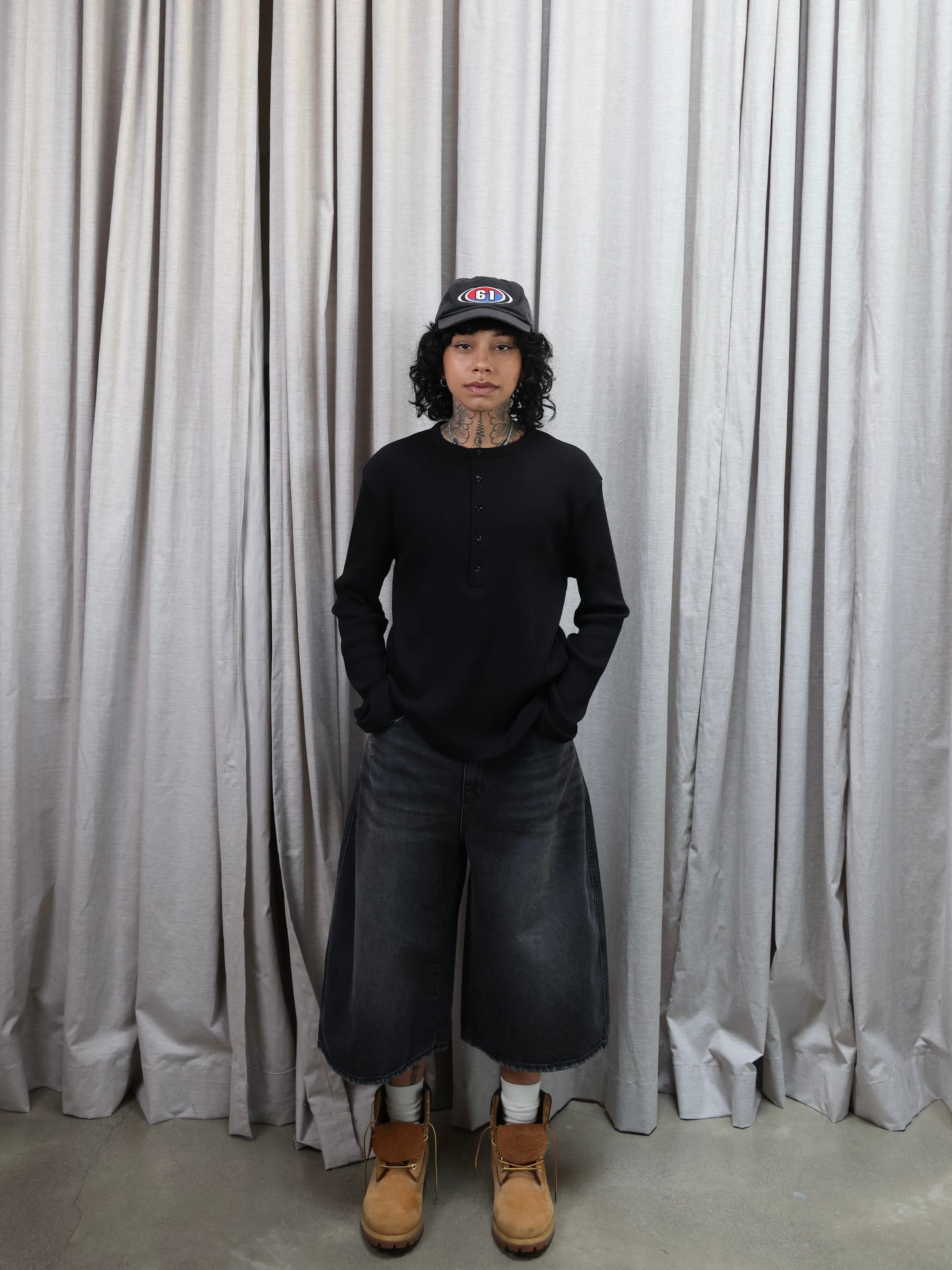SLIM BUTTON TEE