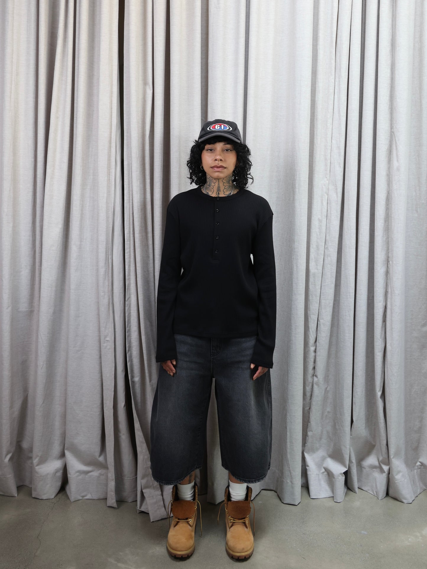 SLIM BUTTON TEE