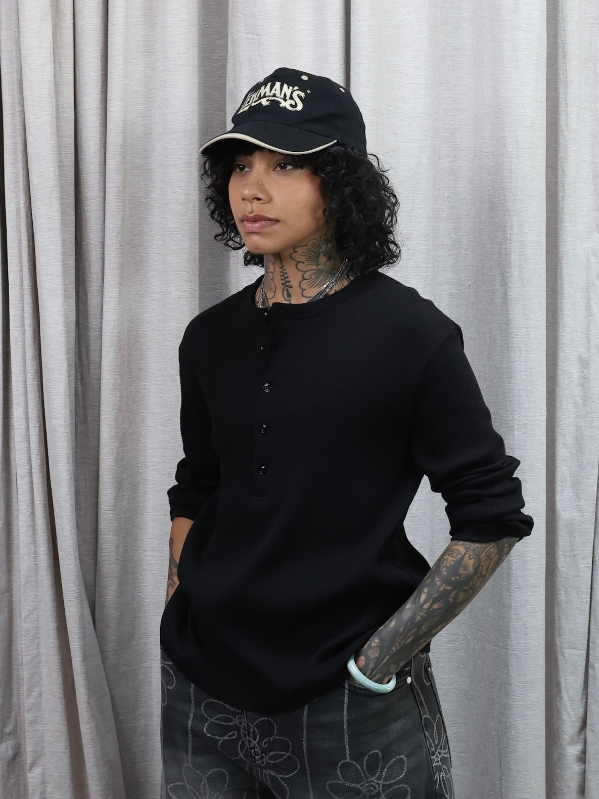 SLIM BUTTON TEE