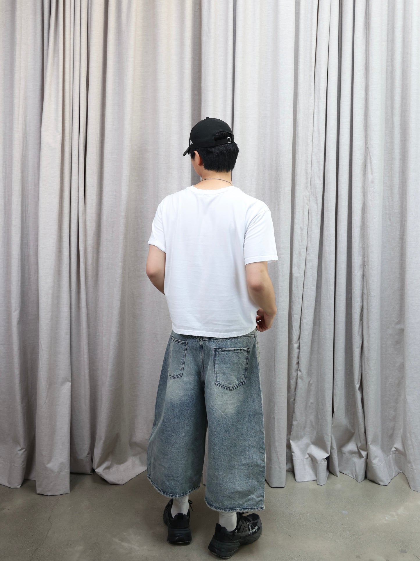 WASHED DENIM BERMUDA