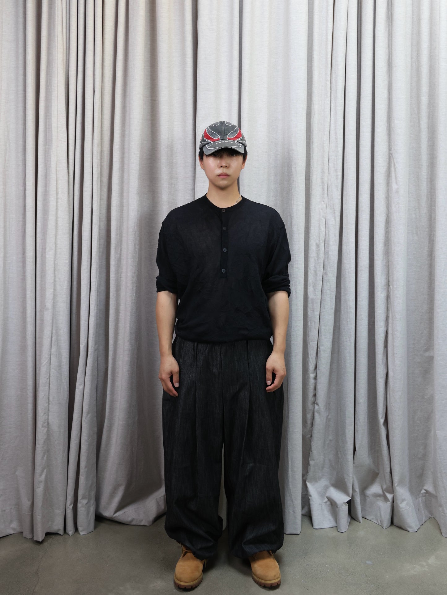 NON FADE PINTUCK PANTS